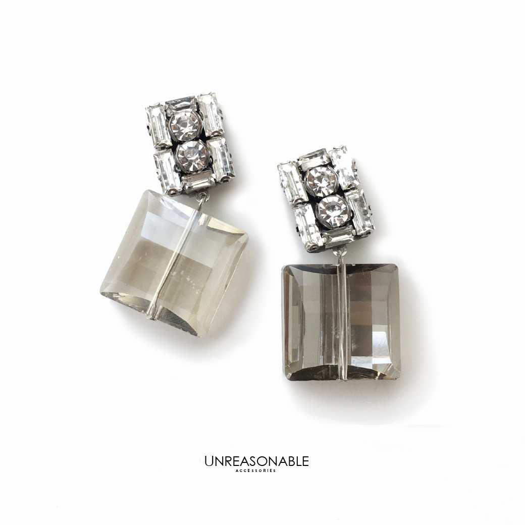 ต่างหูพลอยกระจก สี Smokey น้ำหนักเบา สวยใส่สบาย UA0708-01 Unreasonable Accessories