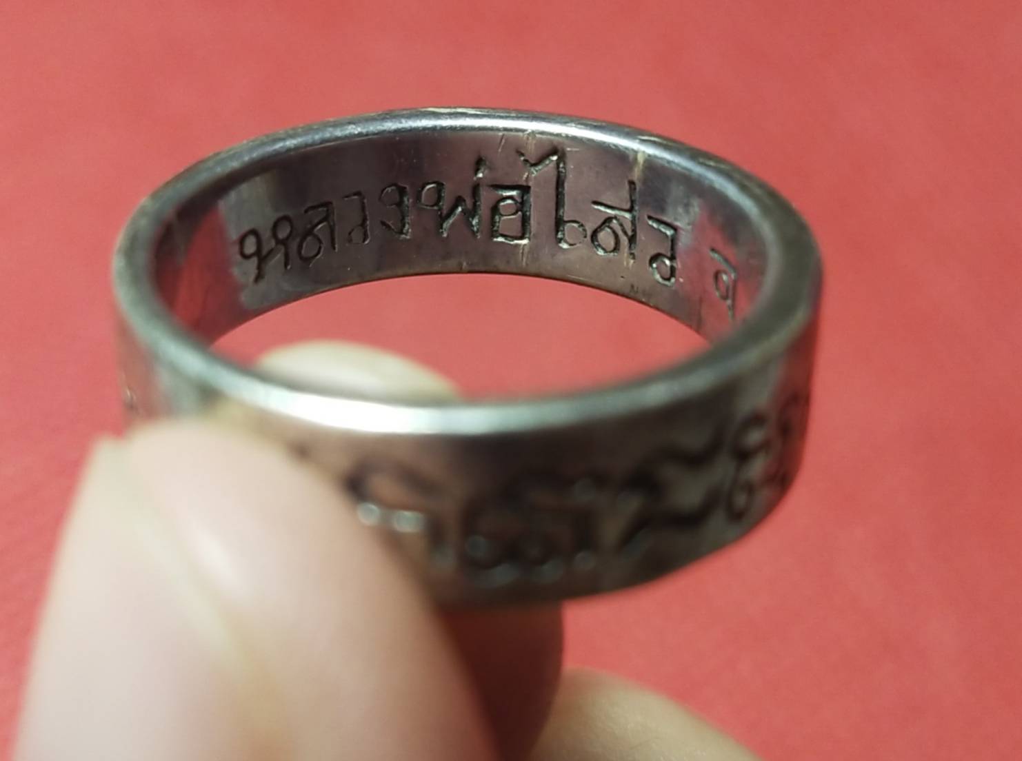 แหวนพิรอด เรียกทรัพย์ เนื้อเงิน รุ่นรวยมหาเศรษฐี สร้าง 899วง ((ตอกโค๊ด มะ)) หลวงพ่อไสว วัดปราสาทพนมรุ้ง จ.บุรีรัมย์ ปี 2547