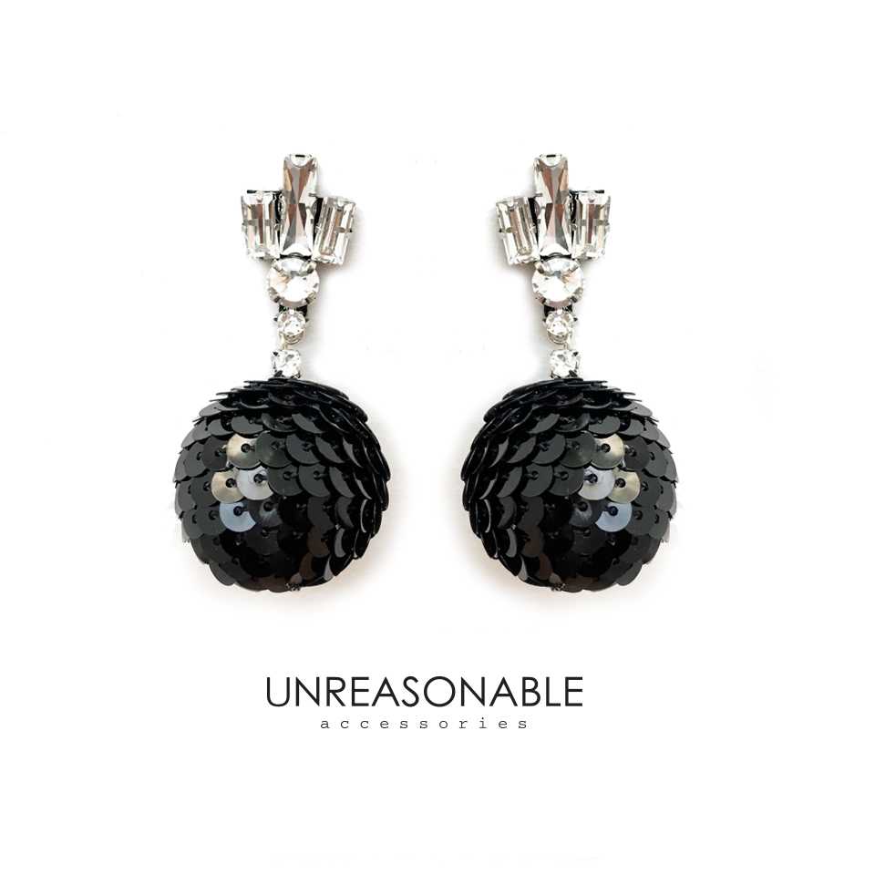 ต่างหูเลื่อม Sequin Ball เบาใส่สบาย ดำ UA0487-01 Unreasonable Accessories