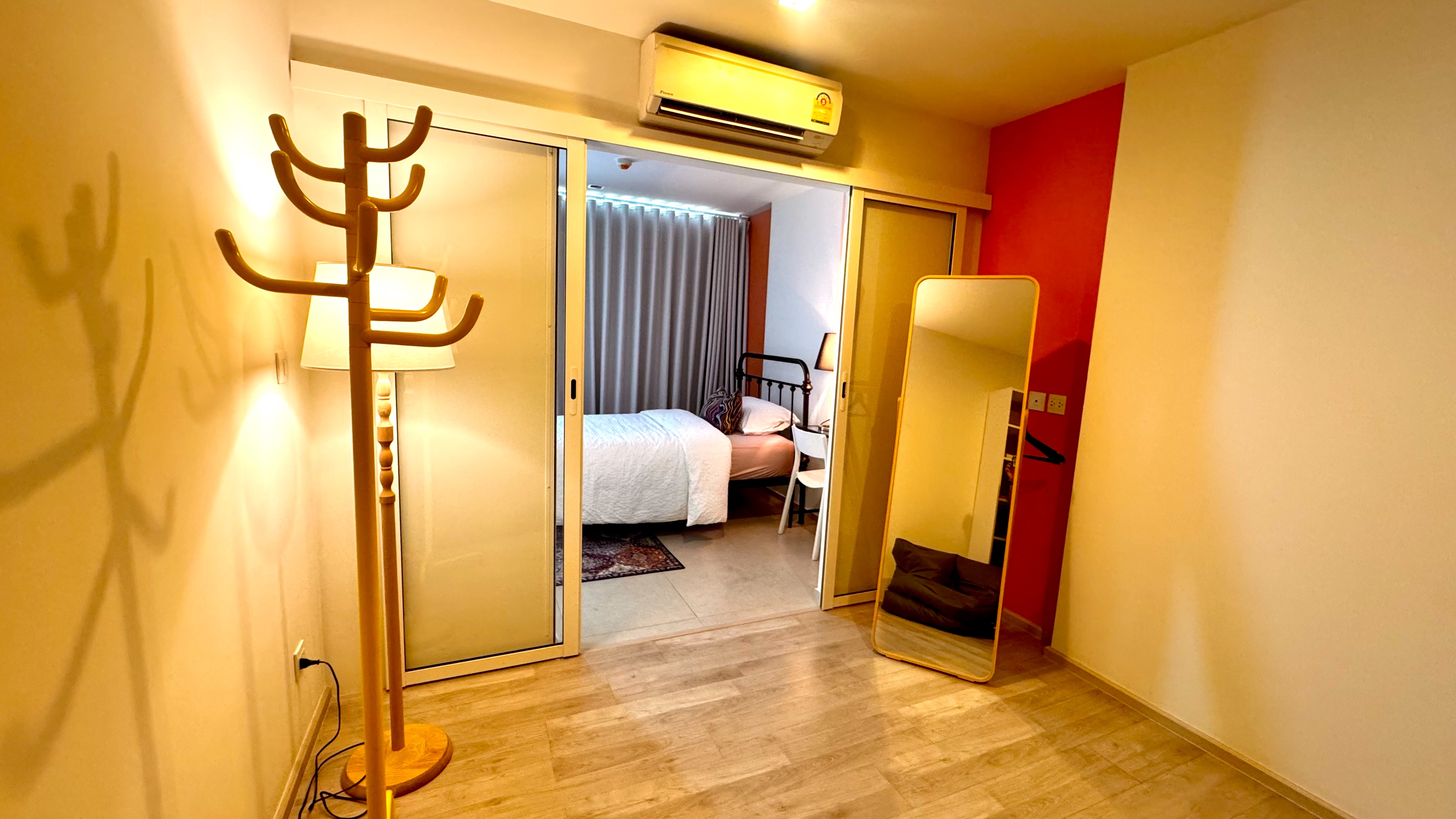 ขายคอนโด Chambers Chaan ลาดพร้าว วังหิน ขนาดห้อง 41 ตร.ม. ไม่เคยอยู่ ไม่เคยปล่อยเช่า ใหม่มาก สวยมาก! อาคาร B1 ชั้น 3 BUILT IN FURNITURE