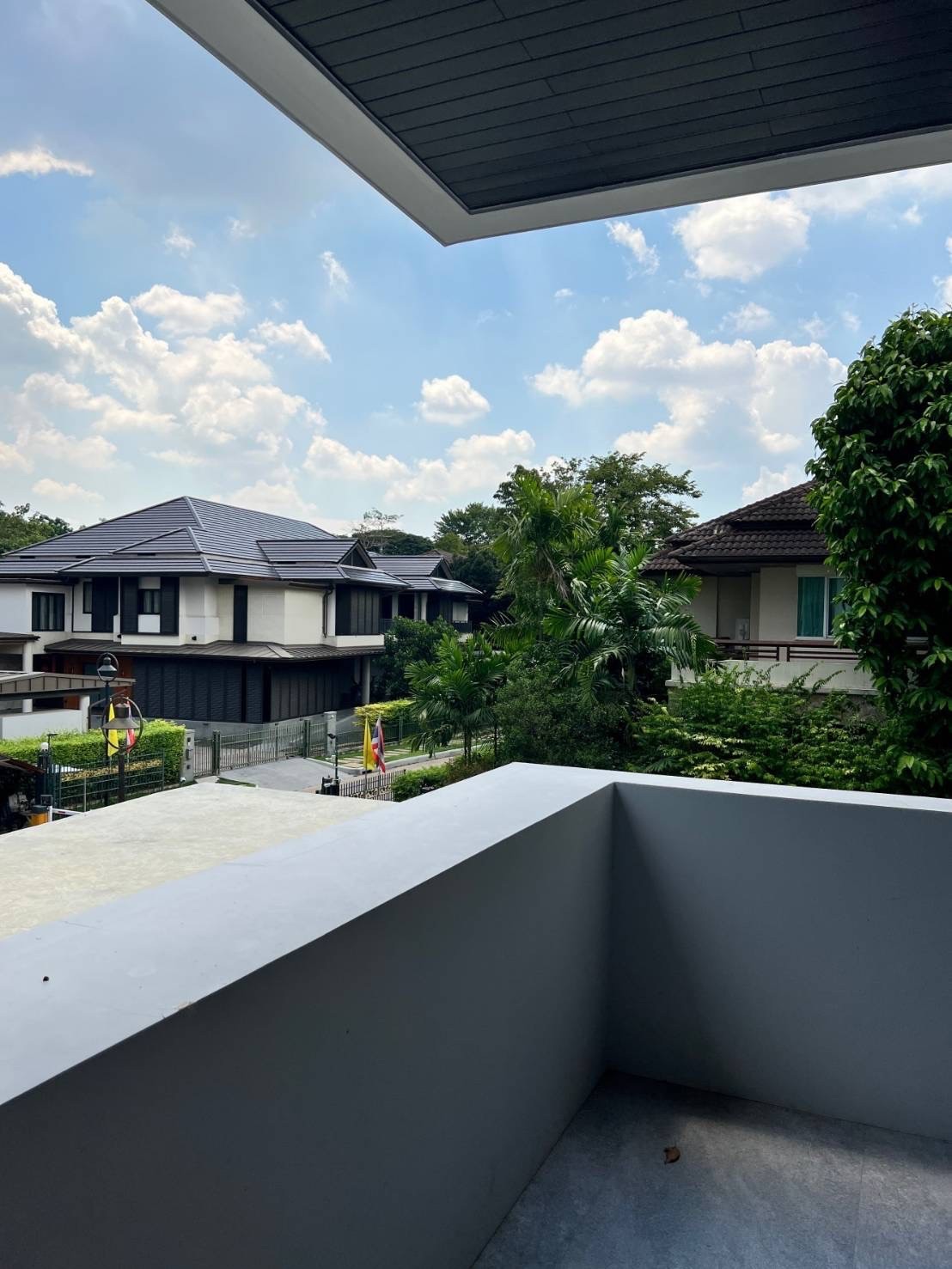 ขายบ้านเดี่ยว 3 ชั้นสร้างใหม่ สไตล์โมเดิร์น พร้อมเฟอร์นิเจอร์บิ้วอินทุกห้อง อยู่หมู่บ้านสารินปาร์ค ซอยรัชดา 66 ใกล้สี่แยกวงศ์สว่าง บางซื่อ