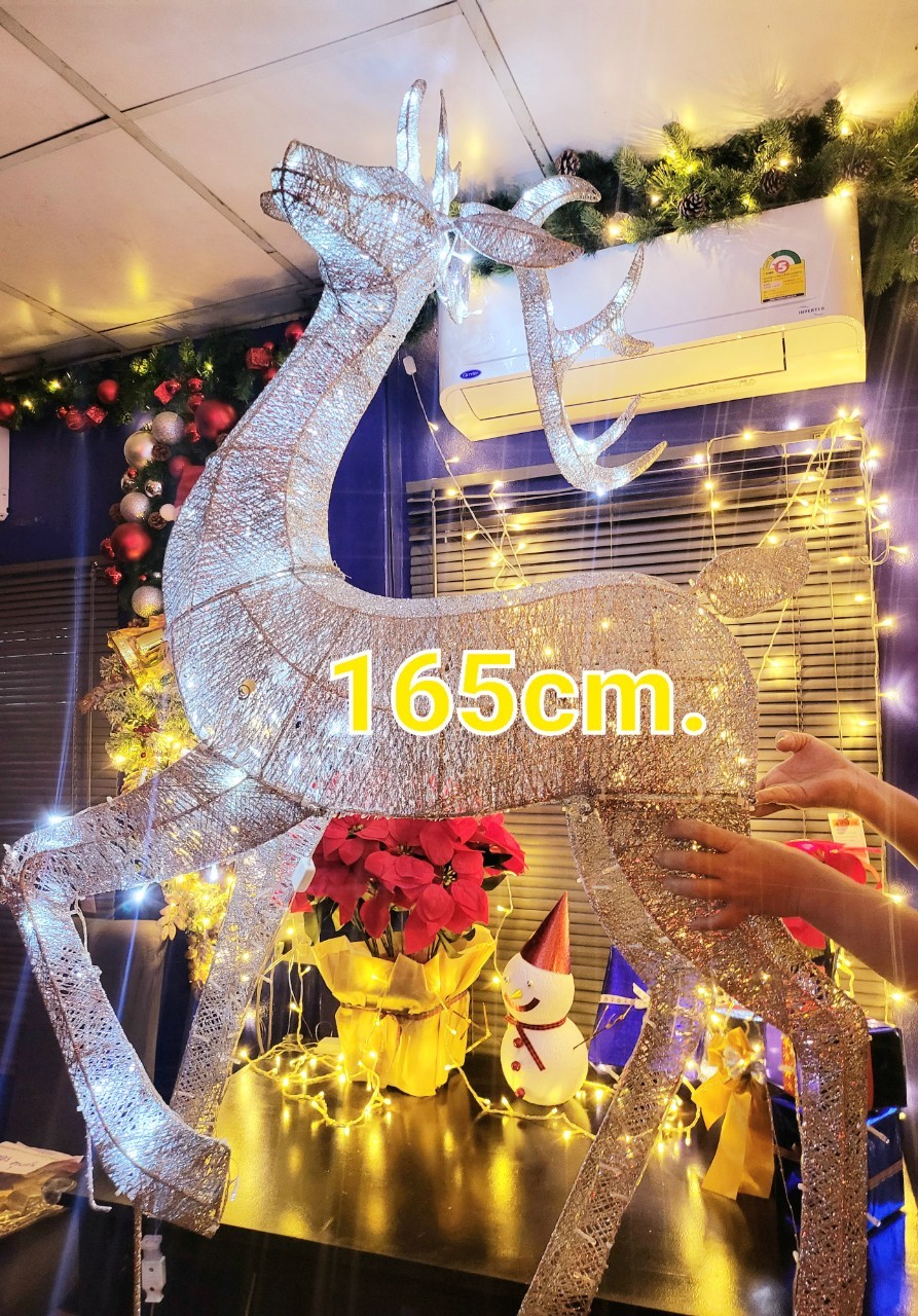 กวางเรนเดียร์คริสต์มาสยอดนิยม สินค้าตกแต่งบ้าน และพื้นที่ในธีมคริสต์มาส