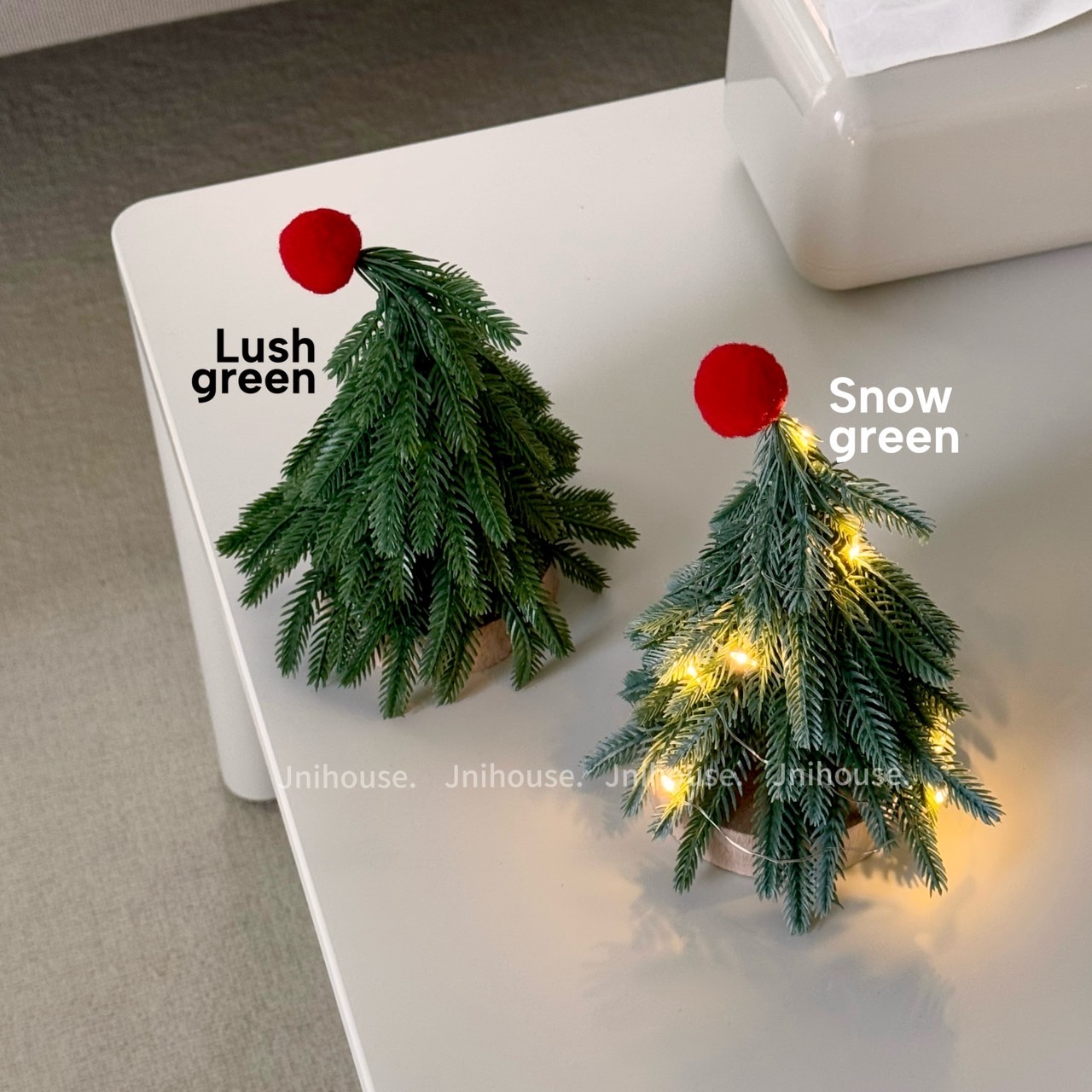 [พร้อมส่ง] Jnihouse : Little Christmas Tree (ต้นคริสต์มาสเล็ก+บอลแดง+ไฟประดับ)