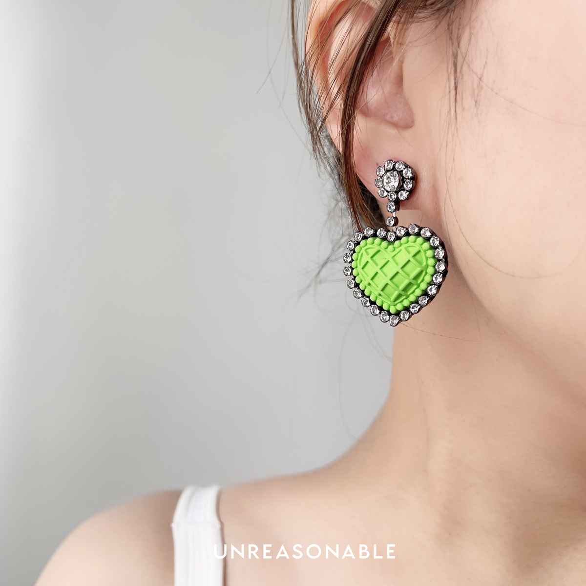ต่างหูหัวใจ Drop Earrings สีเขียว ต่างหูคลิป ต่างหูก้านเงินแท้ UA0943-02 Unreasonable Accessories