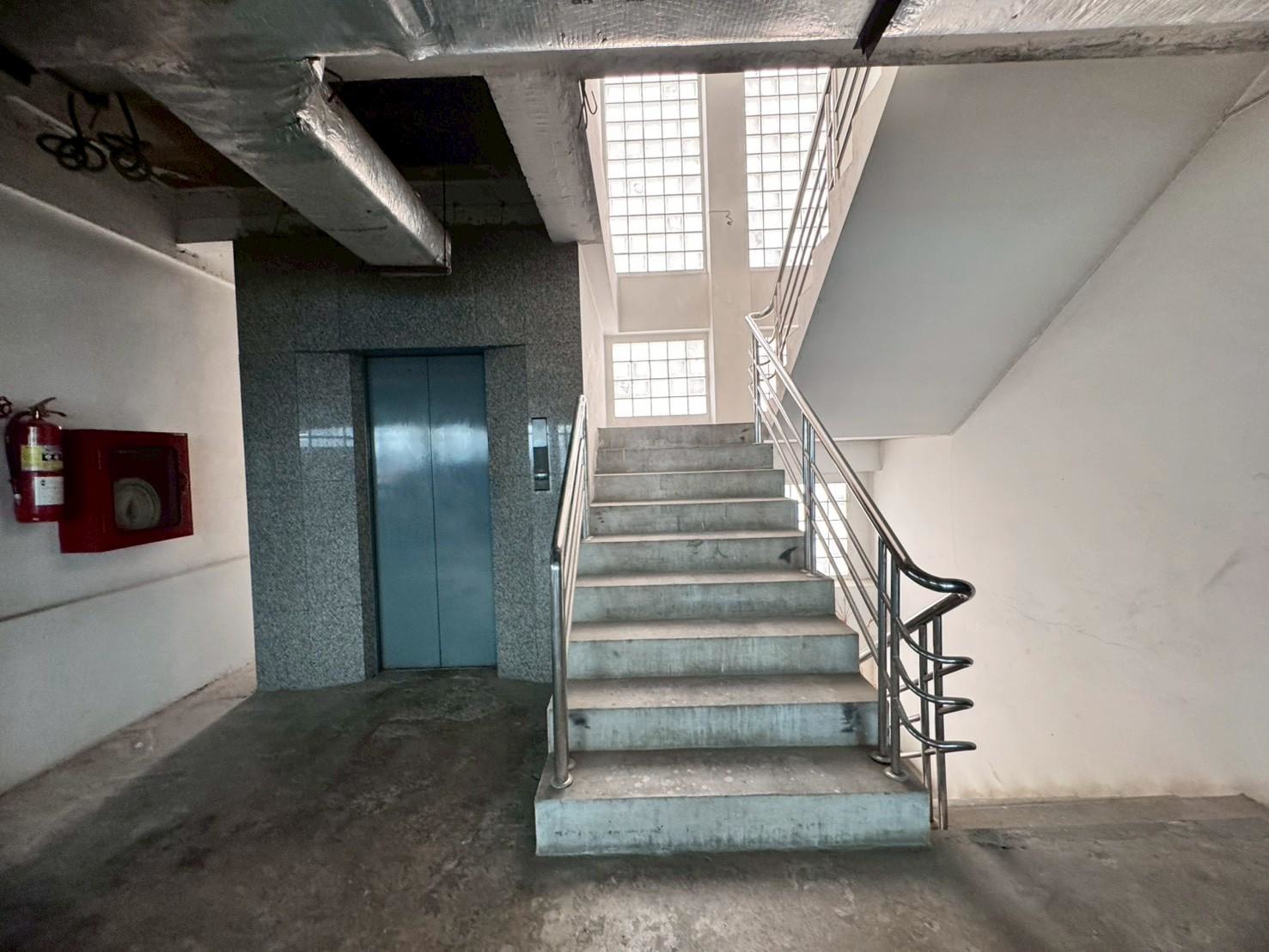 ให้เช่าพื้นที่สำนักงาน ชั้น 6 อาคารโล่งสวย เหมาะทำธุรกิจ ติดถนนรามคำแหง (N.1924)