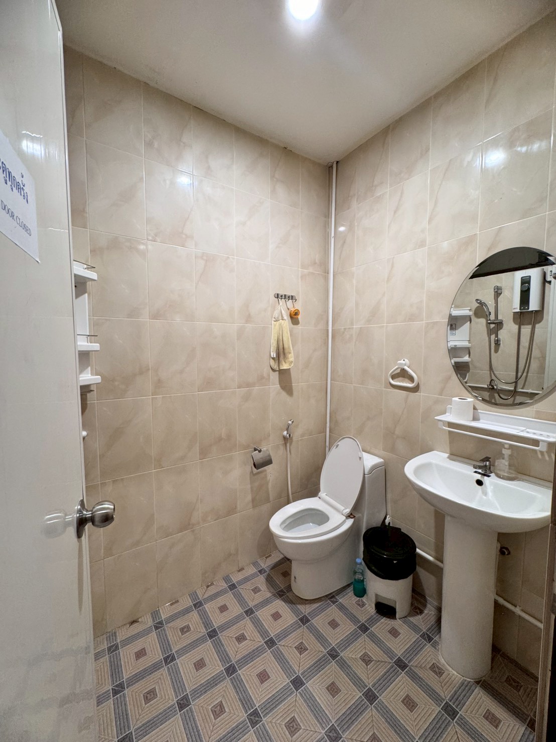 ขายทาวน์เฮ้าส์ 2 ชั้น ใกล้สมิติเวช ซอยสุขุมวิท 49/1 ทำเลดีเดินทางสะดวก (N.1872)