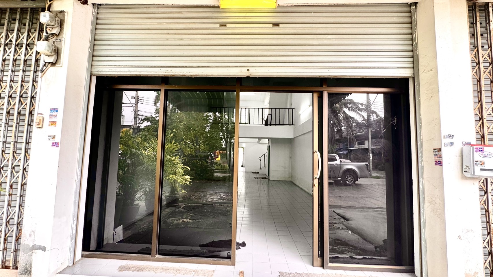 ขายอาคารพาณิชย์ 2.5 ชั้น หมู่บ้านบัวทองธานีพาร์ค บางบัวทอง 2ห้องนอน 2 ห้องน้ำ 20 ตารางวา นนทบุรีทำเลบางบัวทอง ราคา : 1,700,000 บาท