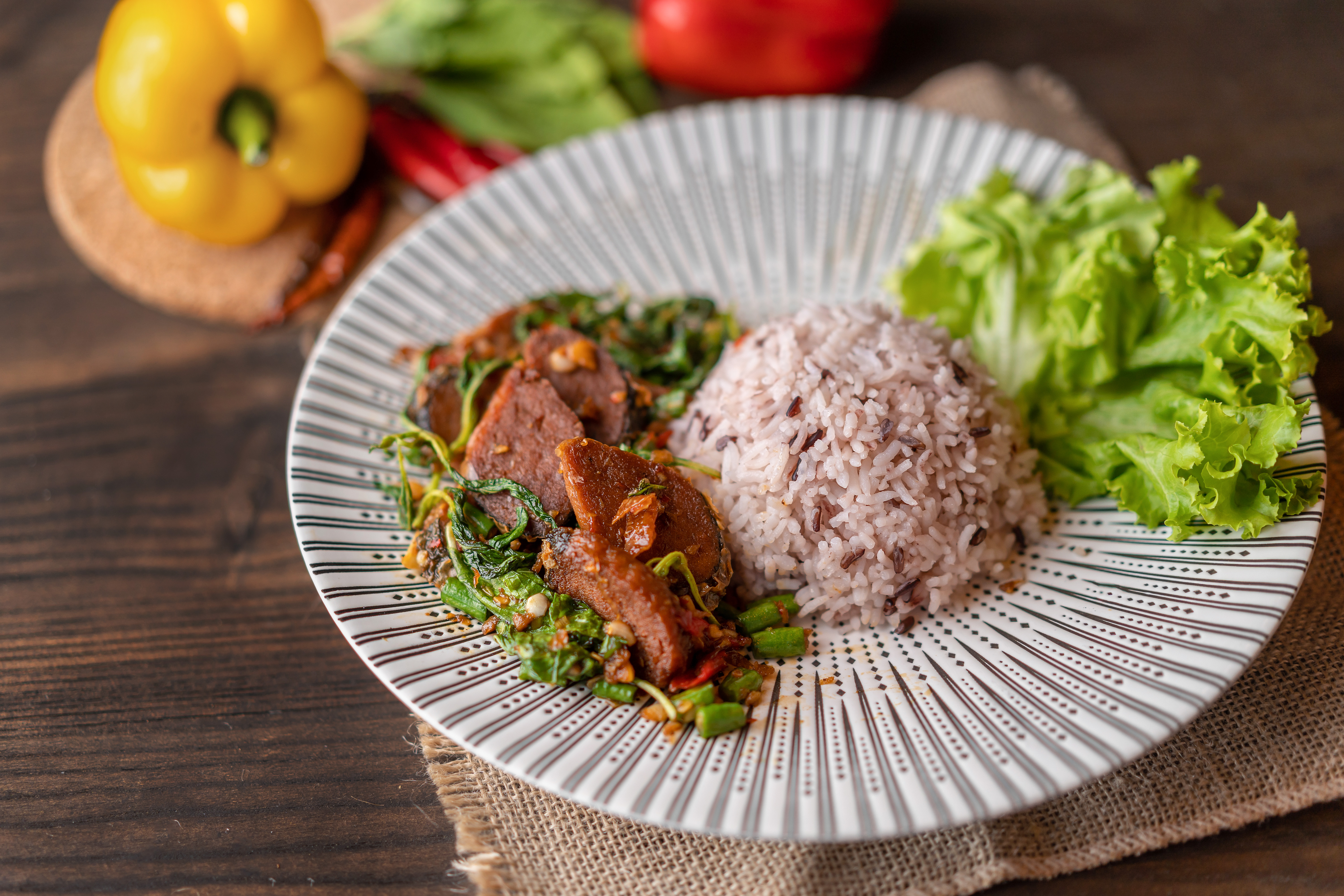 ข้าวราดผัดกะเพราปลาเจ Rice with stir fried vegan fishless with basil