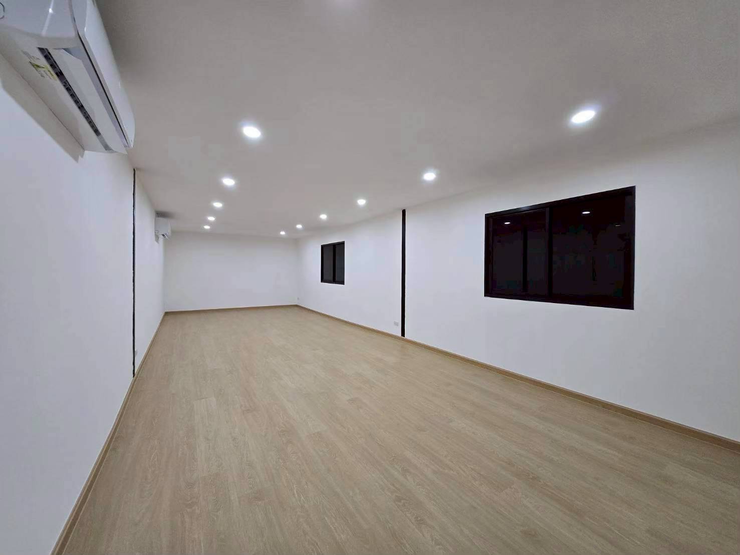 ให้เช่าโกดัง ซอยอ่อนนุช 39 พื้นที่สวย พร้อมทำธุรกิจ ใกล้ BTS ศรีนุช (N.1869)