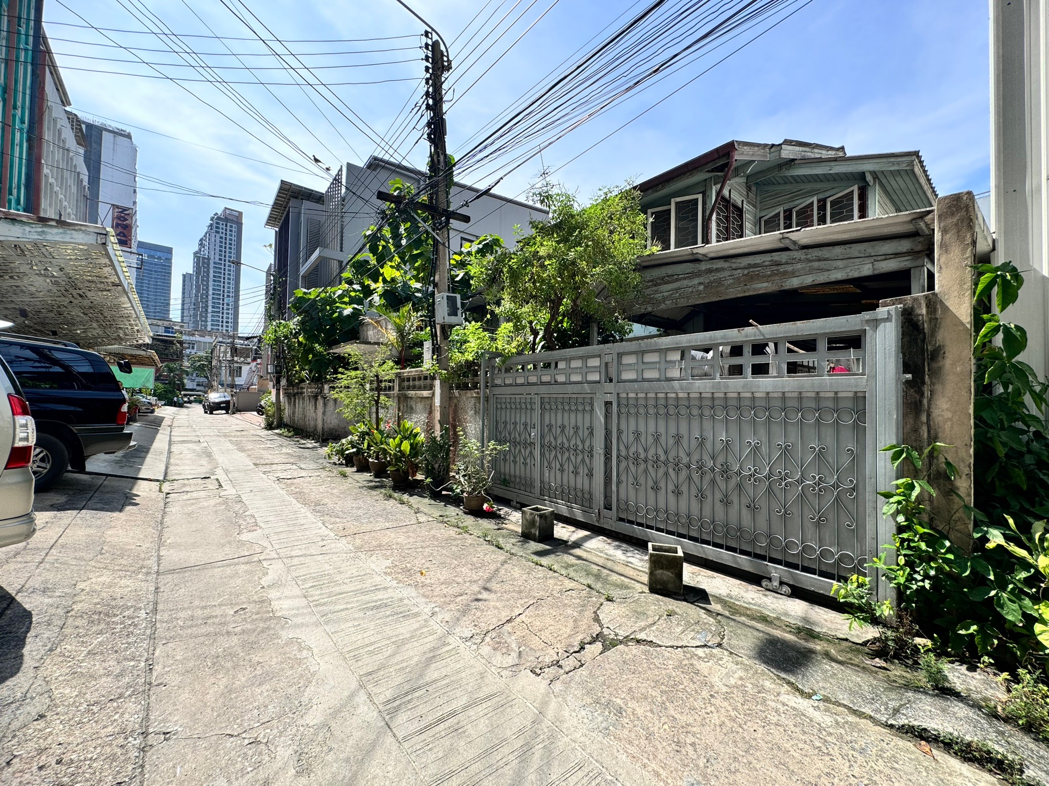 ให้เช่า บ้านเดี่ยว 2 ชั้น ซอยสีลม 14 ขนาด 98 ตารางวา บางรัก ใกล้ BTS สุรศักดิ์ (N.1484)