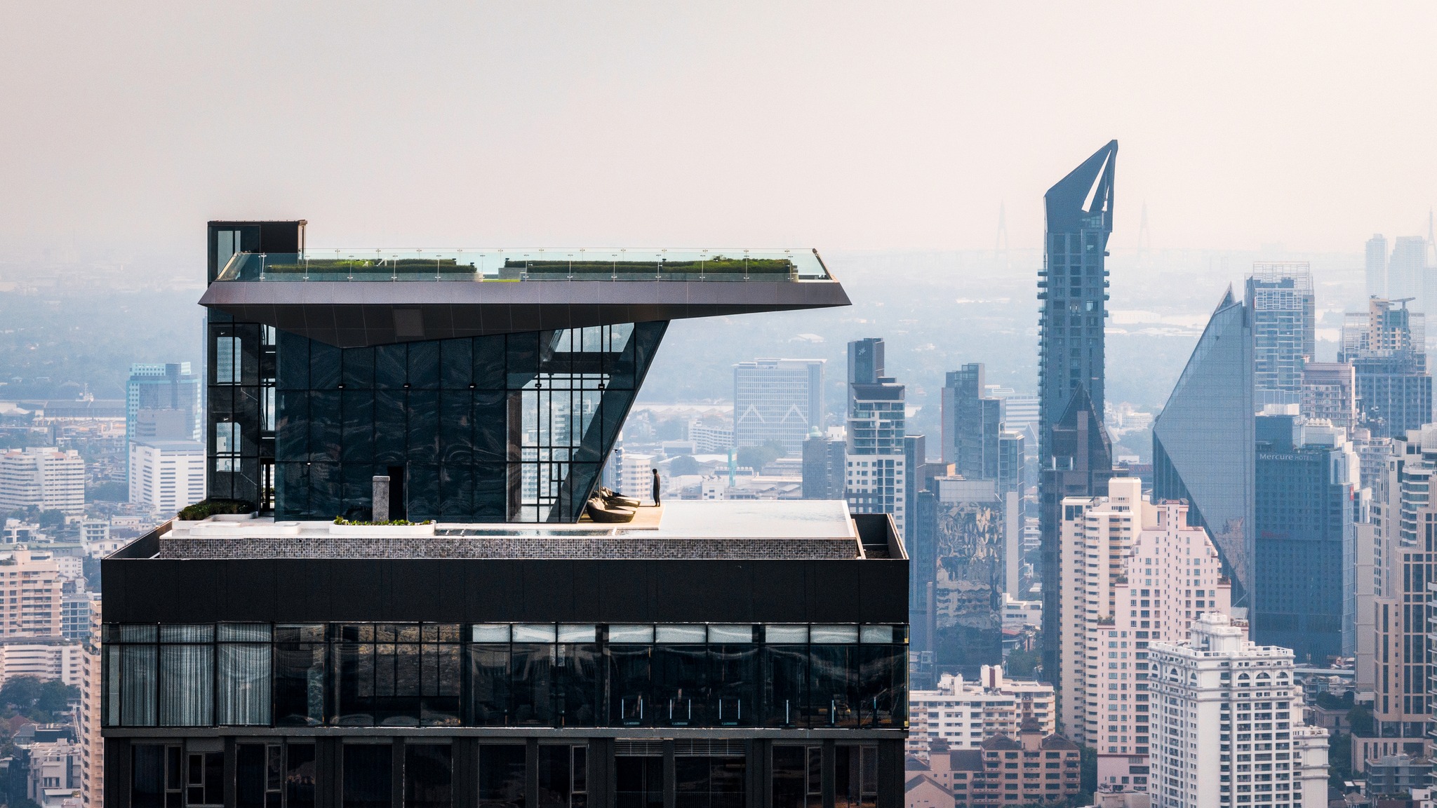 Cloud Thonglor–Phetchaburi Condominium Experience and prove for yourself the true value of location, luxury, and lifestyle — a high-end condominium offering over 4,000 sq.m. of full-facility common areas, the most comprehensive in this district.