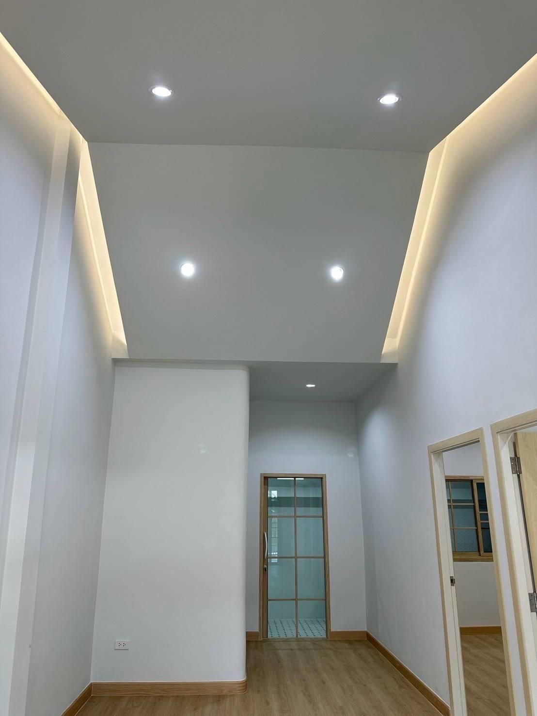 ขายทาวน์เฮ้าส์ หมู่บ้านทอรุ้ง บ้านหลังมุม รีโนเวทใหม่ทั้งหลัง (N.1627)