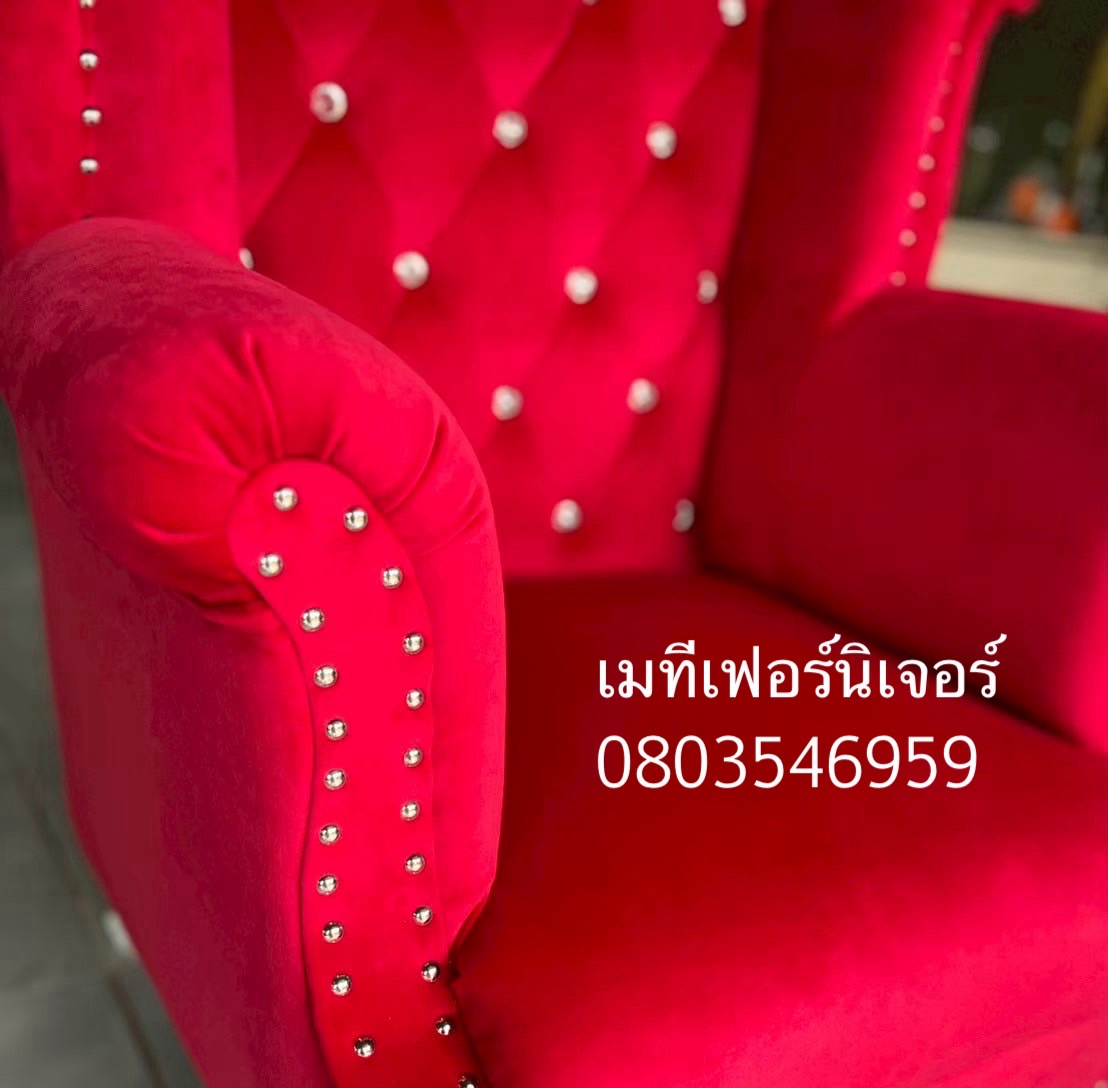 โซฟาเจ้าหญิงแบบ 1 ที่นั่ง ไซส์ มินิ ผ้ากำมะหยี่สีเเดง พร้อมหมอน 1 ใบ ขาเหล็กสีเงิน ดีเทลหมุดสีเงิน (สั้งครั้งละ1ตัว)