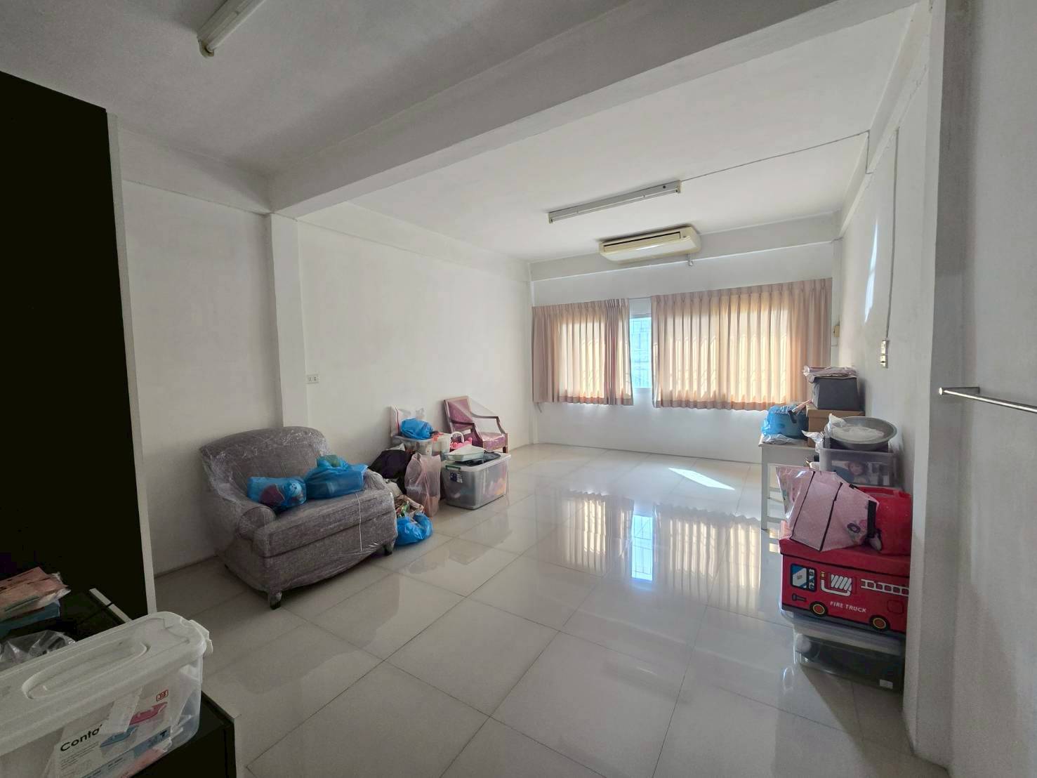 ให้เช่าอาคารพาณิชย์ 2คูหา ทำเลสวยเข้าออกหลายทาง เอกมัย สุขุมวิท71 เหมาะทำโฮสเทล (N.1912)