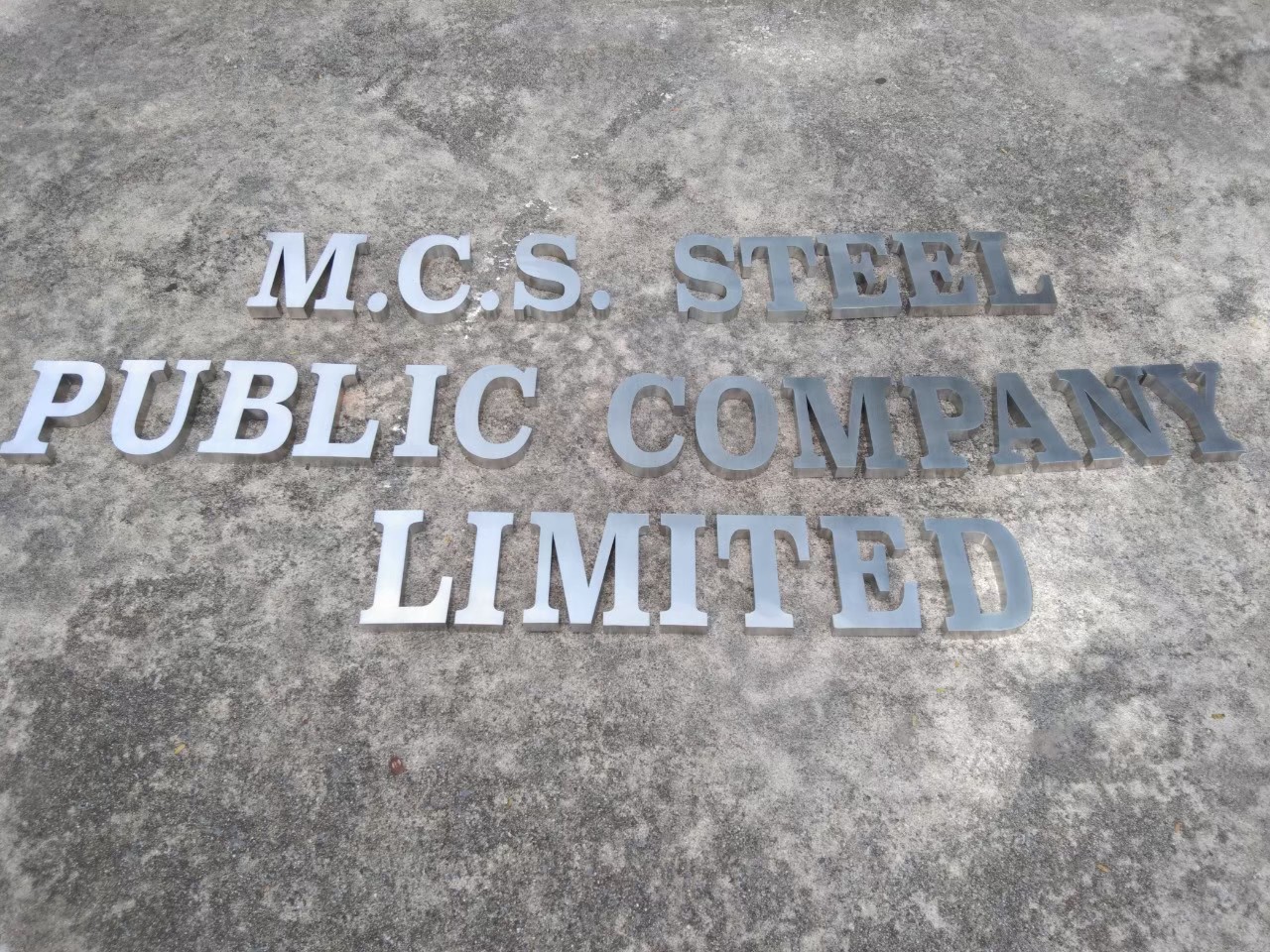 #อักษรสแตนเลสแฮร์ไลน์