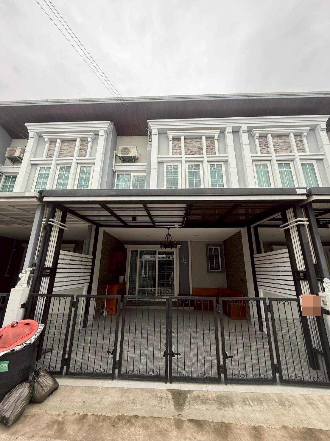 ให้เช่าทาวน์เฮ้าส์ 2 ชั้น หมู่บ้าน Golden Town สุขุมวิท-แบริ่ง สุขุมวิท 76 ใกล้ BTS แบริ่ง (N.1802)