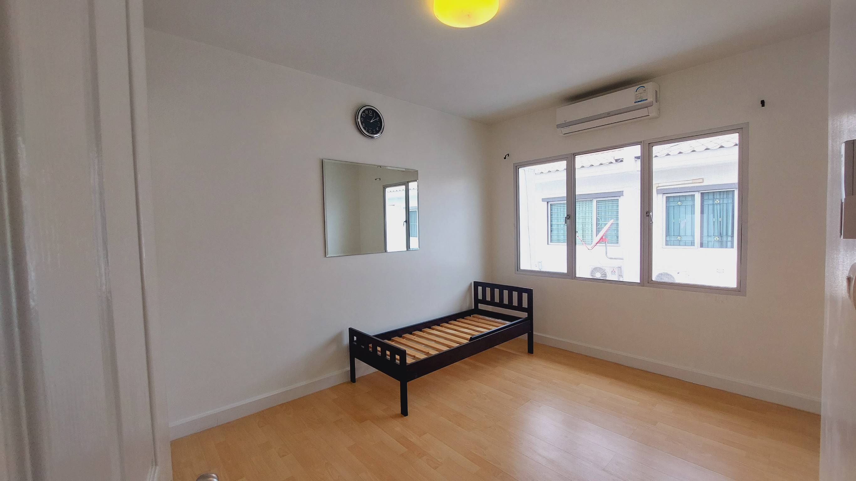 ให้เช่าทาวน์โฮม 3 ชั้น ลาดกระบัง 20/1 ทาวน์พลัส อ่อนนุช-ลาดกระบัง (N.767)