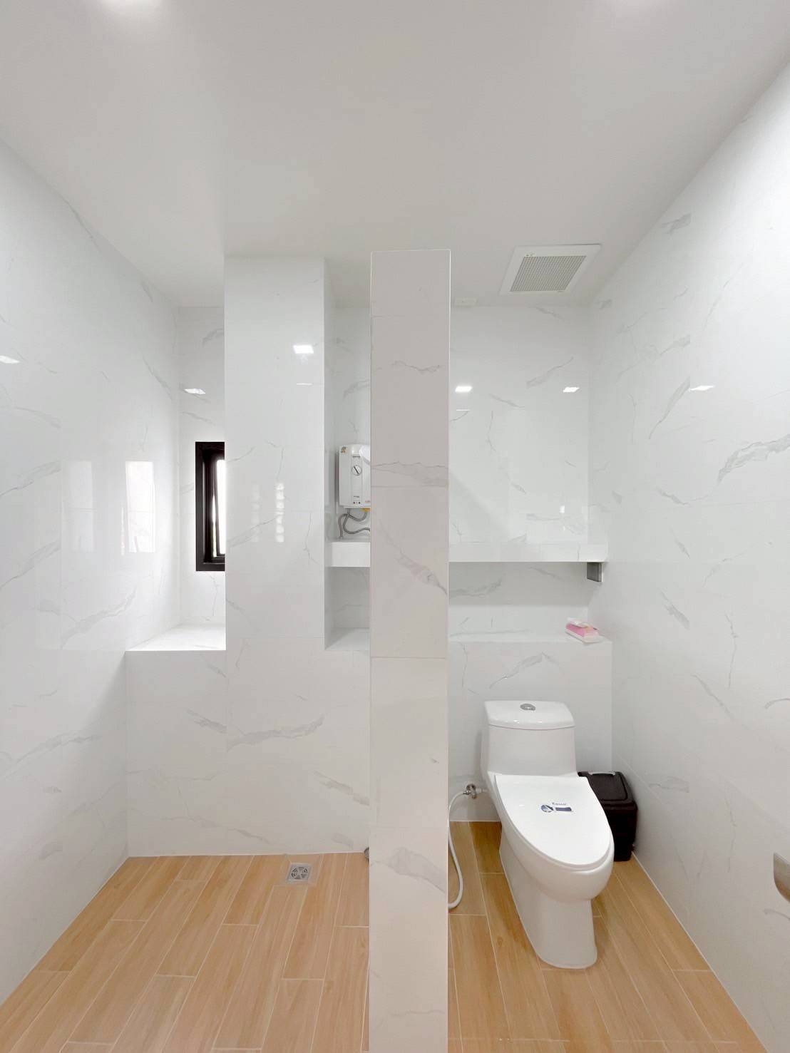 ให้เช่าทาวน์โฮม 3 ชั้น ใกล้หมู่บ้านนักกีฬาแหลมทอง บ้านรีโนเวทใหม่พร้อมอยู่ (N.1874)