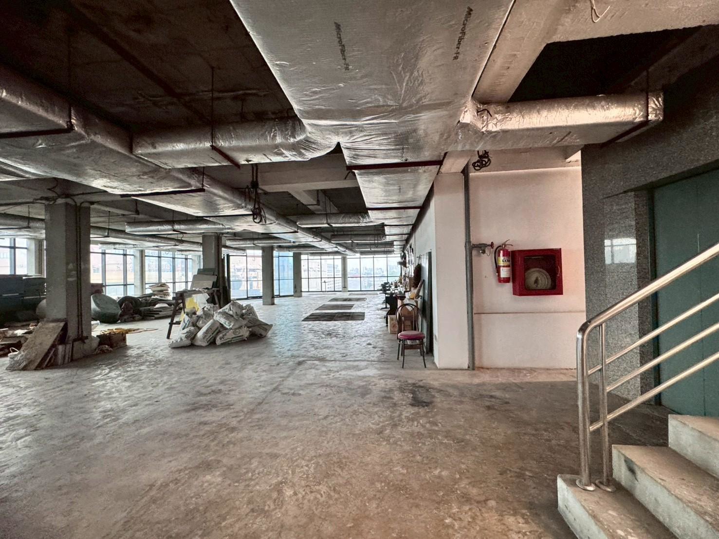 ให้เช่าพื้นที่สำนักงาน ชั้น 6 อาคารโล่งสวย เหมาะทำธุรกิจ ติดถนนรามคำแหง (N.1924)