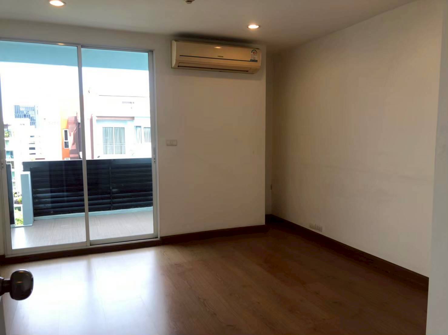 ให้เช่า The next condominium sukumvit 52 ชั้น 8 ทำเลดีเดินทางสะดวก (N.1735)