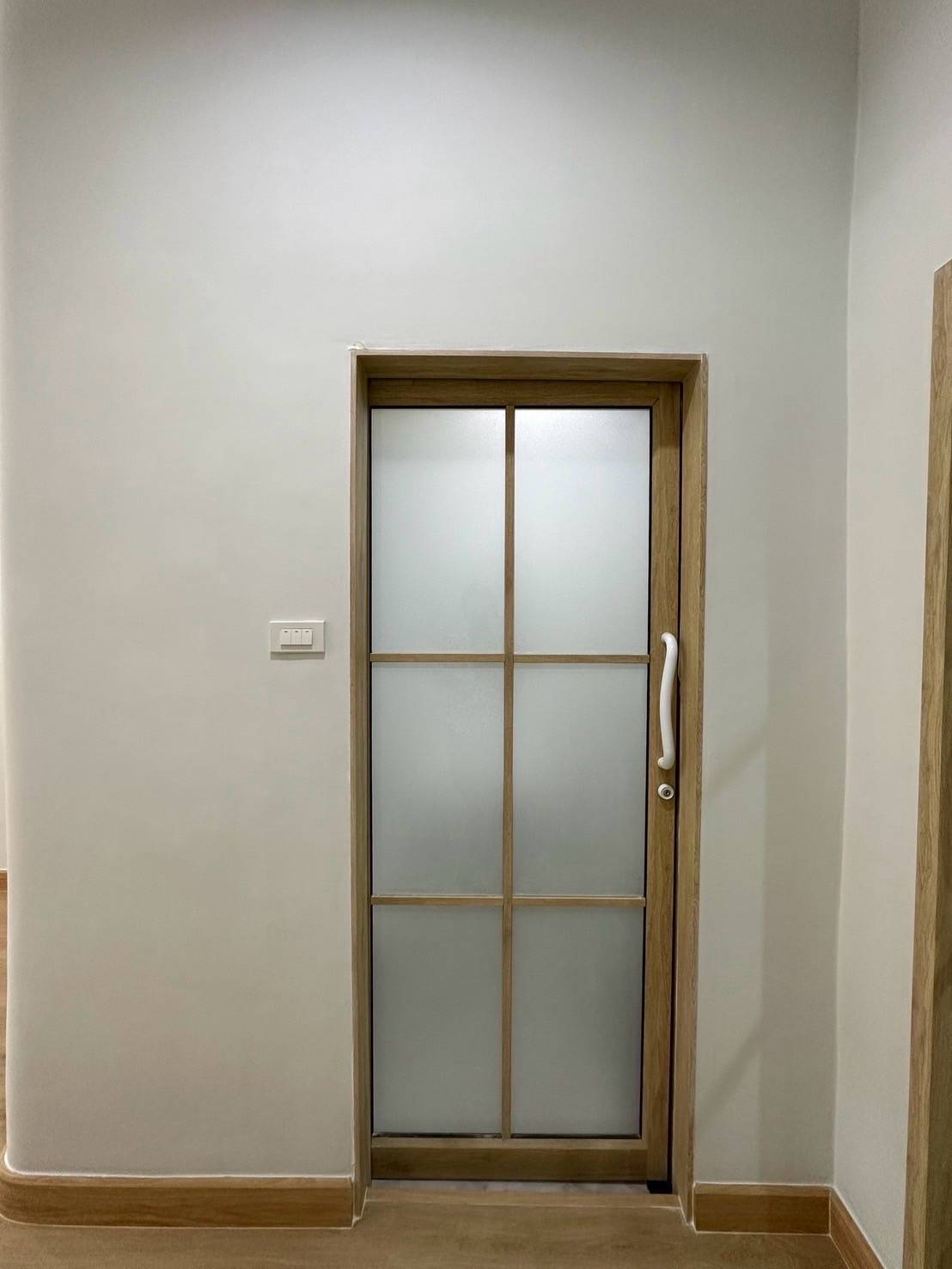 ขายทาวน์เฮ้าส์ หมู่บ้านทอรุ้ง บ้านหลังมุม รีโนเวทใหม่ทั้งหลัง (N.1627)