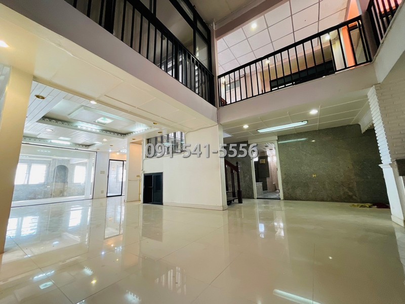 ขายบ้านเดี่ยว 2 หลังติดกัน ซอยวิภาวดีรังสิต 42 แยก 18-6 ติดถนน 3 ด้าน พื้นที่ 142 ตรว 8นอน 7น้ำ