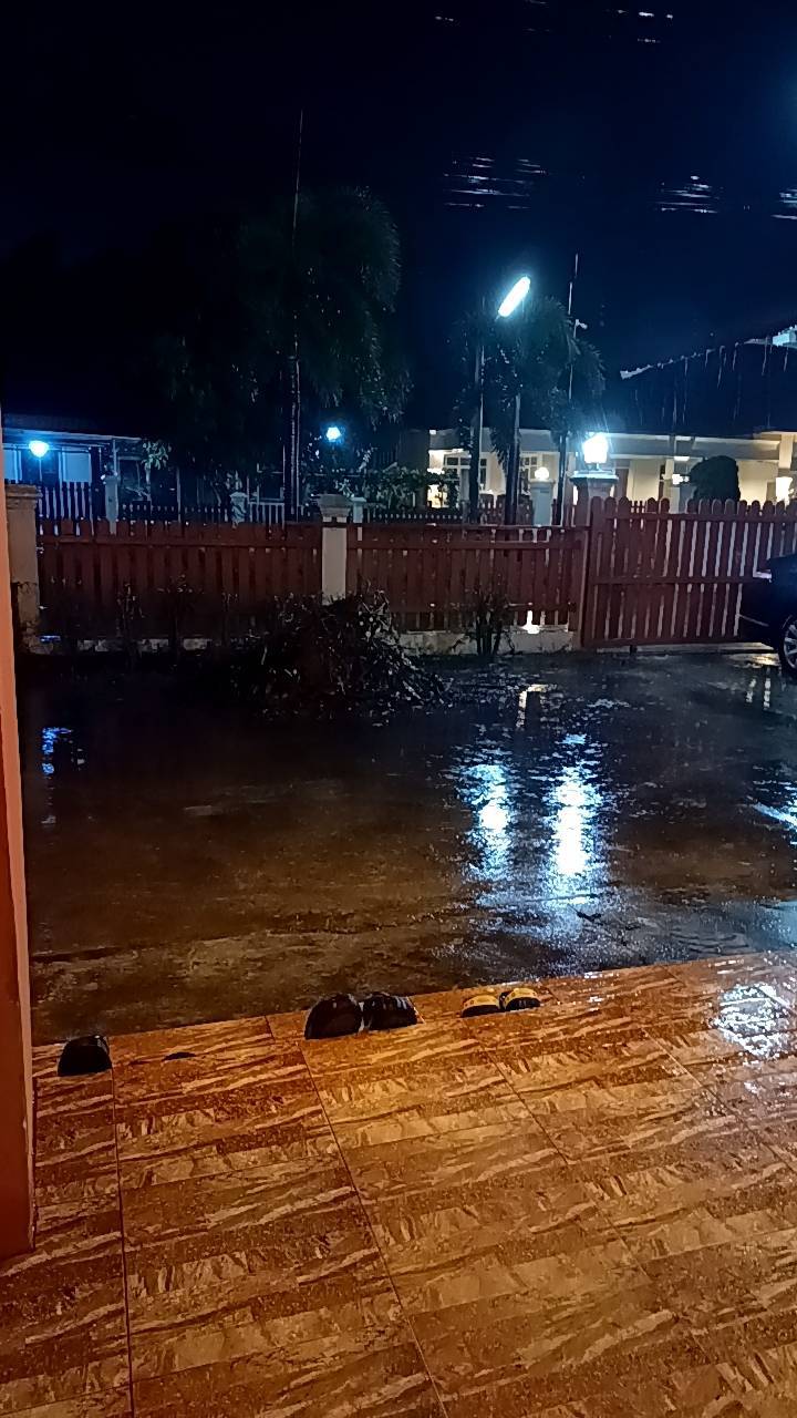 ขายบ้านเดี่ยว พฤกษาแลนด์ หนองชาก บ้านบึง ชลบุรี ราคาดีที่สุดในย่านนี้! เพียง 2.99 ล้านบาท บนพื้นที่กว้างขวางถึง 93.4 ตร.ว. ขนาด 2 ห้องนอน 2 ห้องน้ำ พร้อมห้องครัว ห้องทานข้าว และห้องรับแขก แถมเฟอร์นิเจอร์และแอร์ 2 เครื่อง จอดรถสบายๆ ได้ถึง 7 คัน! (ในบ้าน 4