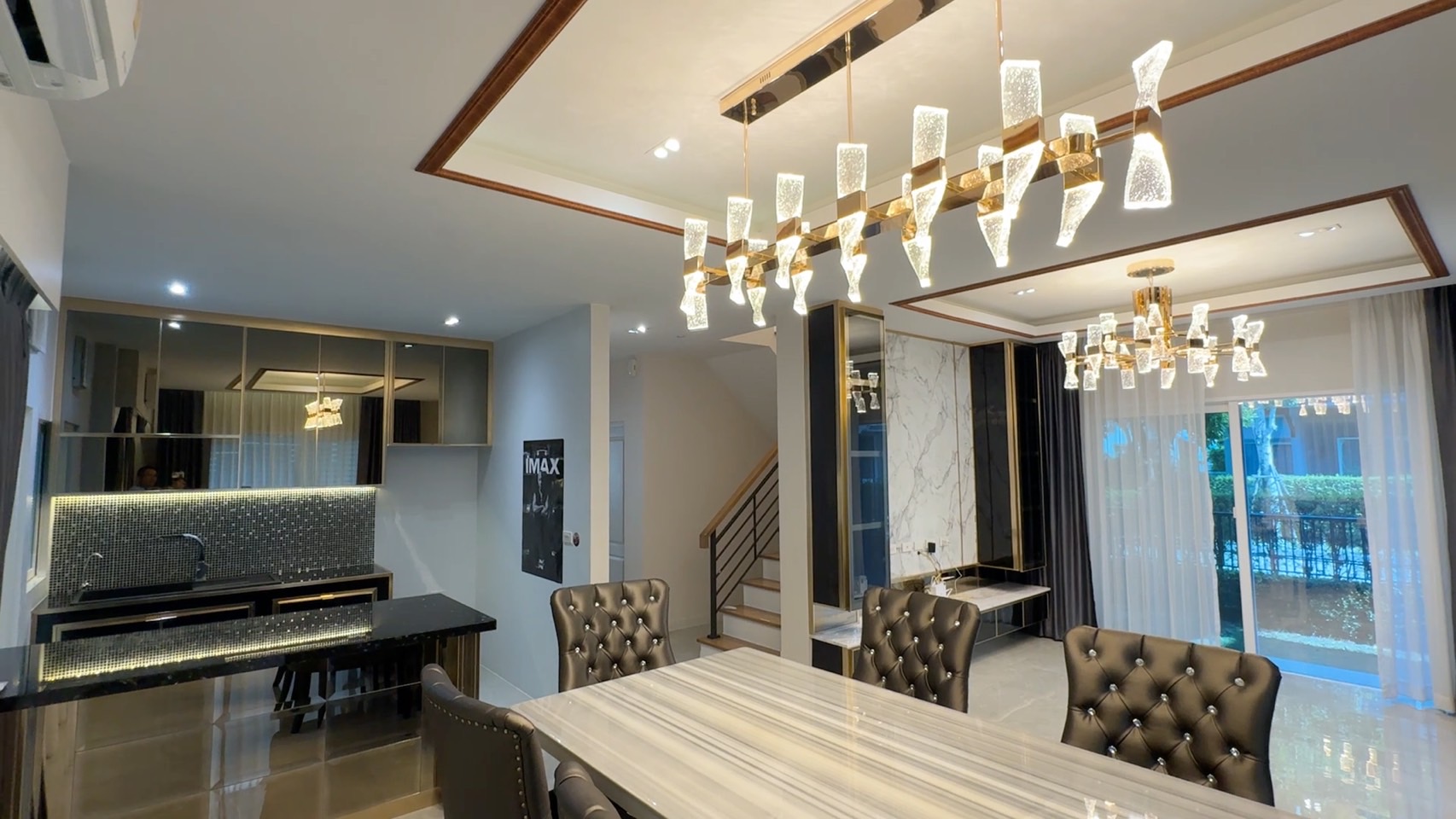 ขาย บ้านเดี่ยว 2 ชั้น พื้นที่ 55.8 ตร.ว. Centro bangna Wongwaen (หมู่บ้านเซนโทร บางนา-วงแหวน) ทำเลศักยภาพ: ตั้งอยู่ในซอยเฉลิมพระเกียรติ 30 เชื่อมต่อถนนศรีนครินทร์ บางนา และวงแหวนกาญจนาฯ ใกล้ทางด่วนบูรพาวิถี สะดวกในการเดินทางทั้งเข้าเมืองและออกนอกเมือง