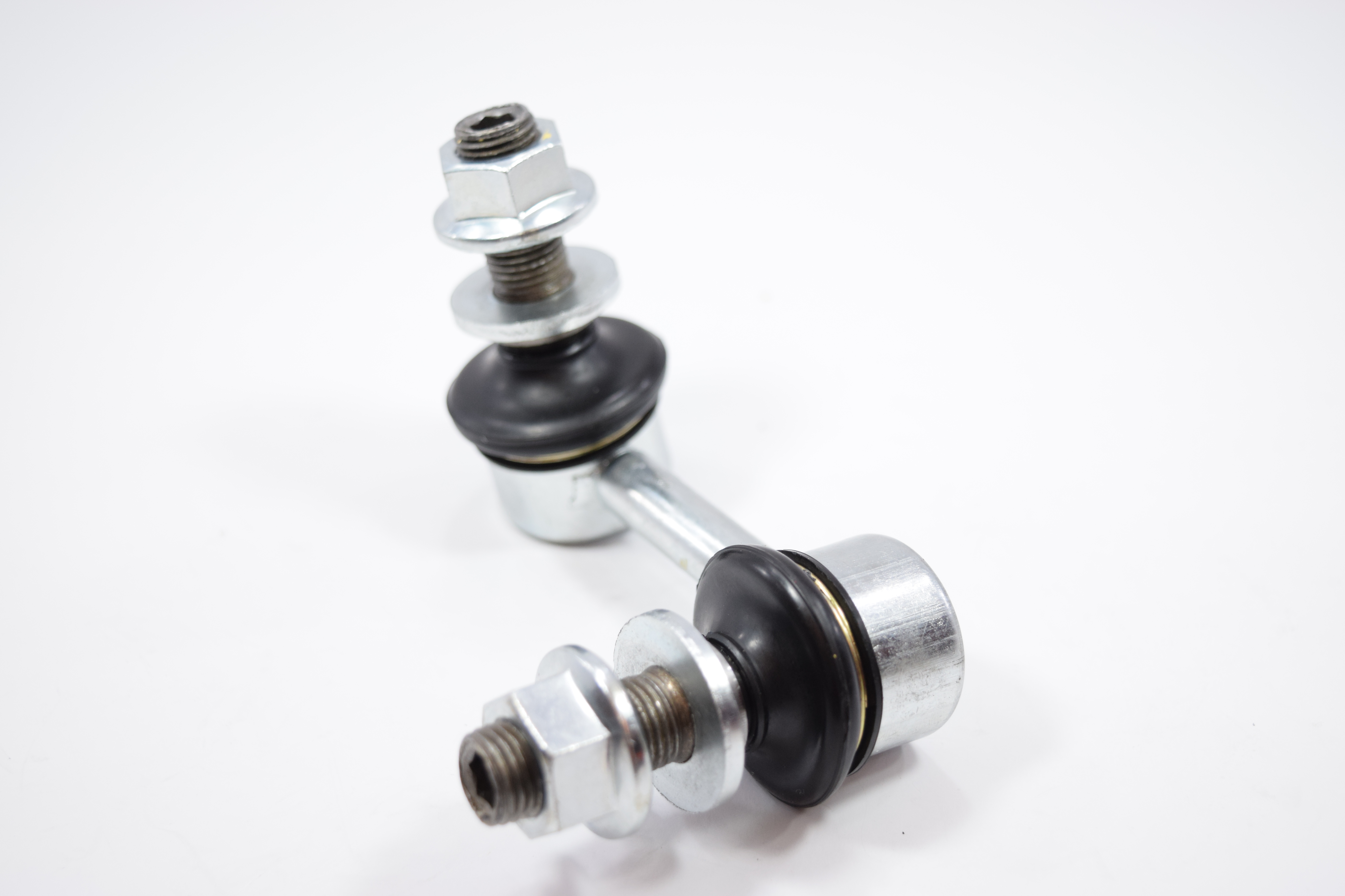 (ประกัน 6 เดือน) ลูกหมากกันโคลงหน้า NISSAN NAVARA (D40T) ปี 2007-On / NP300 ปี 2014-On นิสสัน นาวาร่า / ขนาด ยาว A 66 mm. / เกลียวเสื้อ B 12 mm. / ตัวเลขบอกทิศ C 20' R, 4' L / 3L-N130 / ยี่ห้อ 333 (1คู่ 2 ตัว) (STABILIZER LINK FRONT) (ซ้าย / ขวา