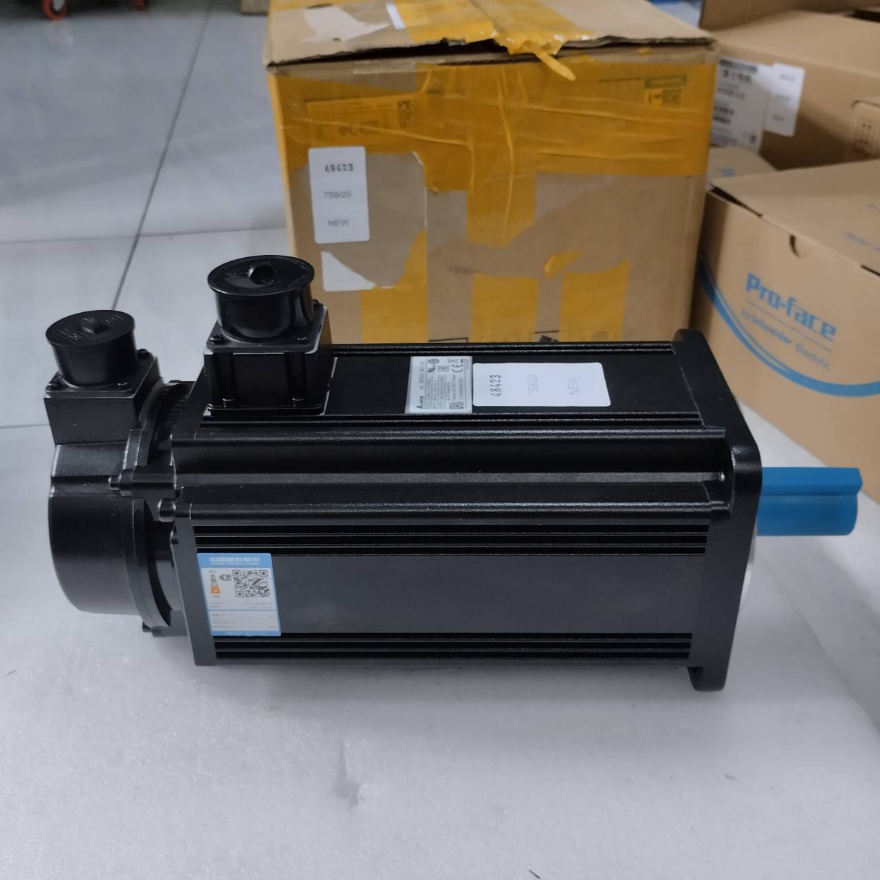 SERVO MOTOR " DELTA " MODEL : ECMA-C11350R8LA