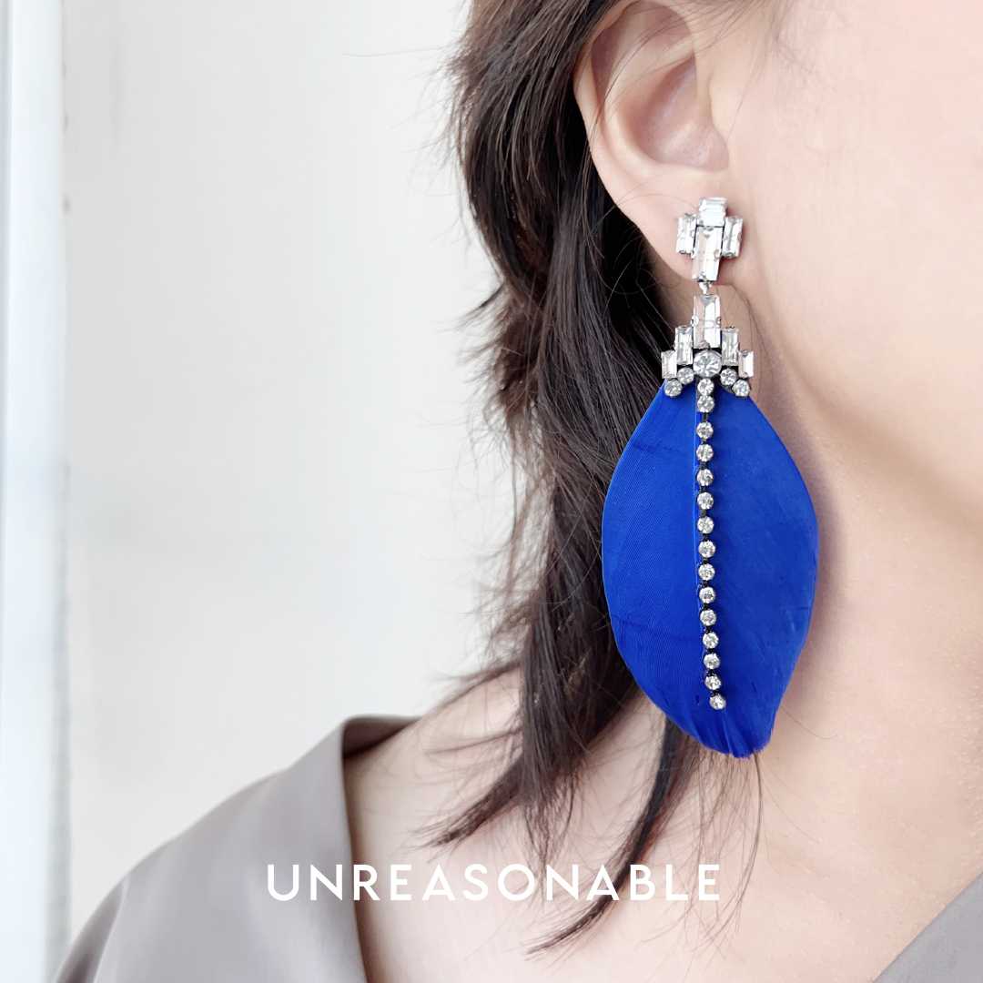 ต่างหูขนนก สีน้ำเงิน ต่างหูคลิป ต่างหูก้านเงินแท้ น้ำหนักเบา สวยใส่สบาย UA0797-02 Unreasonable Accessories