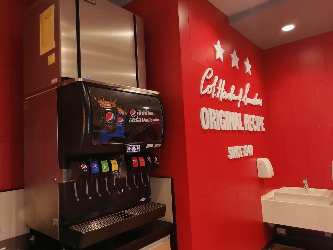 งานตกแต่งป้ายและสติ๊กเกอร์ร้านไก่ KFC