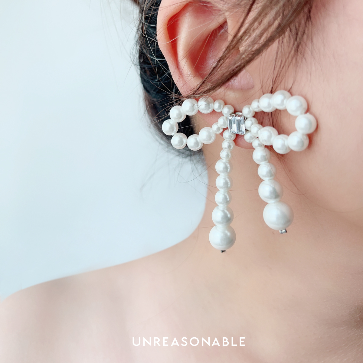 ต่างหูโบว์ มุกแก้ว Glass Pearl ต่างหูคลิป ต่างหูก้านเงินแท้ UA0937-01 Unreasonable Accessories