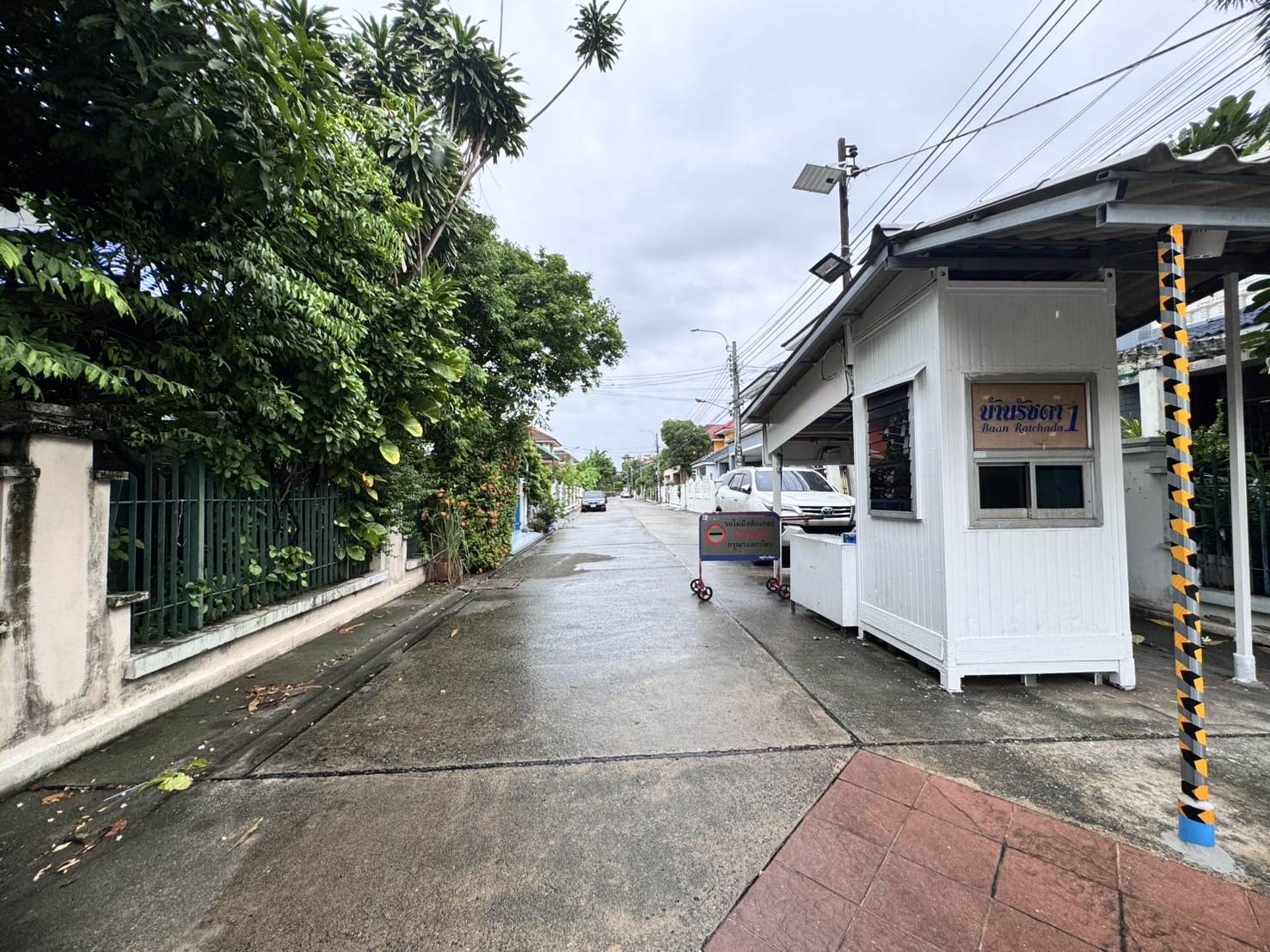 ขายบ้านเดี่ยว 2 ชั้น ในหมู่บ้านรัชดา1 (ซอยลาดพร้าว 80 แยก 24) ใกล้เซ็นทรัลอีสต์วิลล์ (N.1770)