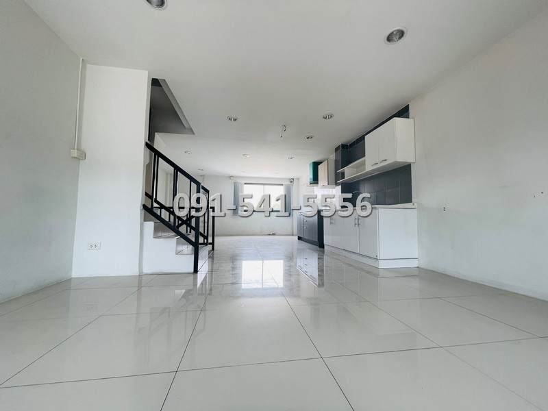 ขาย เซ้ง อาคารพาณิชย์ รามคำแหง 21 ใกล้จุดขึ้นลงทางด่วน ตึกแถว 3 ชั้น 4 คูหา พื้นที่ 154 ตรว