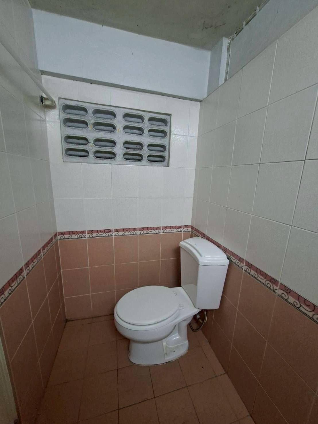 พื้นที่ให้เช่า ติดถนนเฉลิมพระเกียรติ ใกล้ซีคอนสแควร์ ศรีนครินทร์ (N.1856)