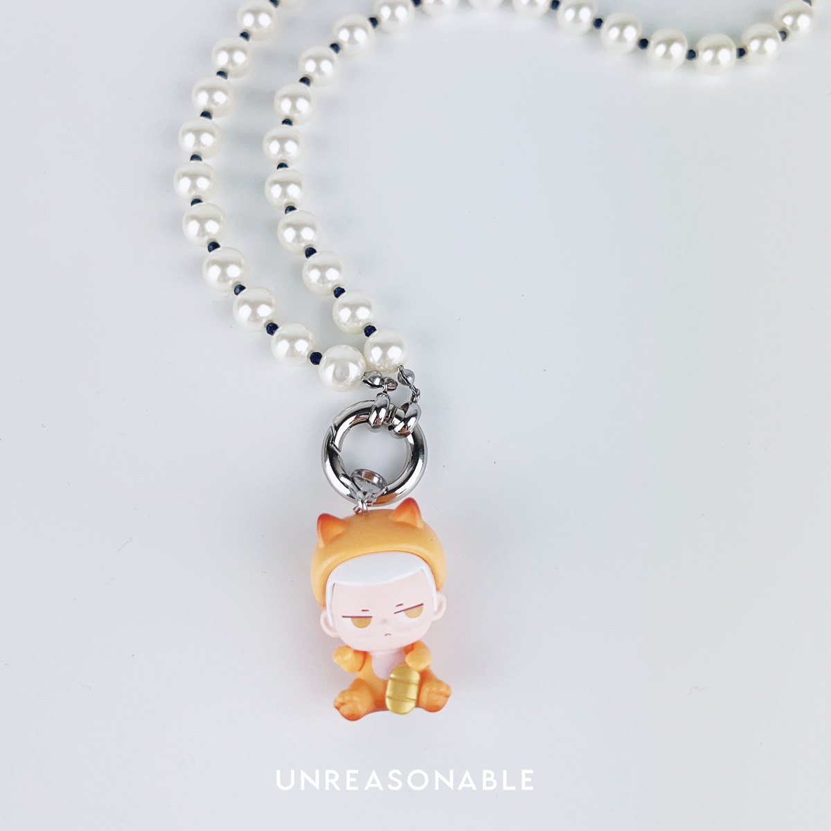 สร้อยคอมุกแก้วสลับหินสีเหลืองอ่อน 8 mm. KUBO POP BEAN Popmart UA1006-13 Unreasonable Accessories