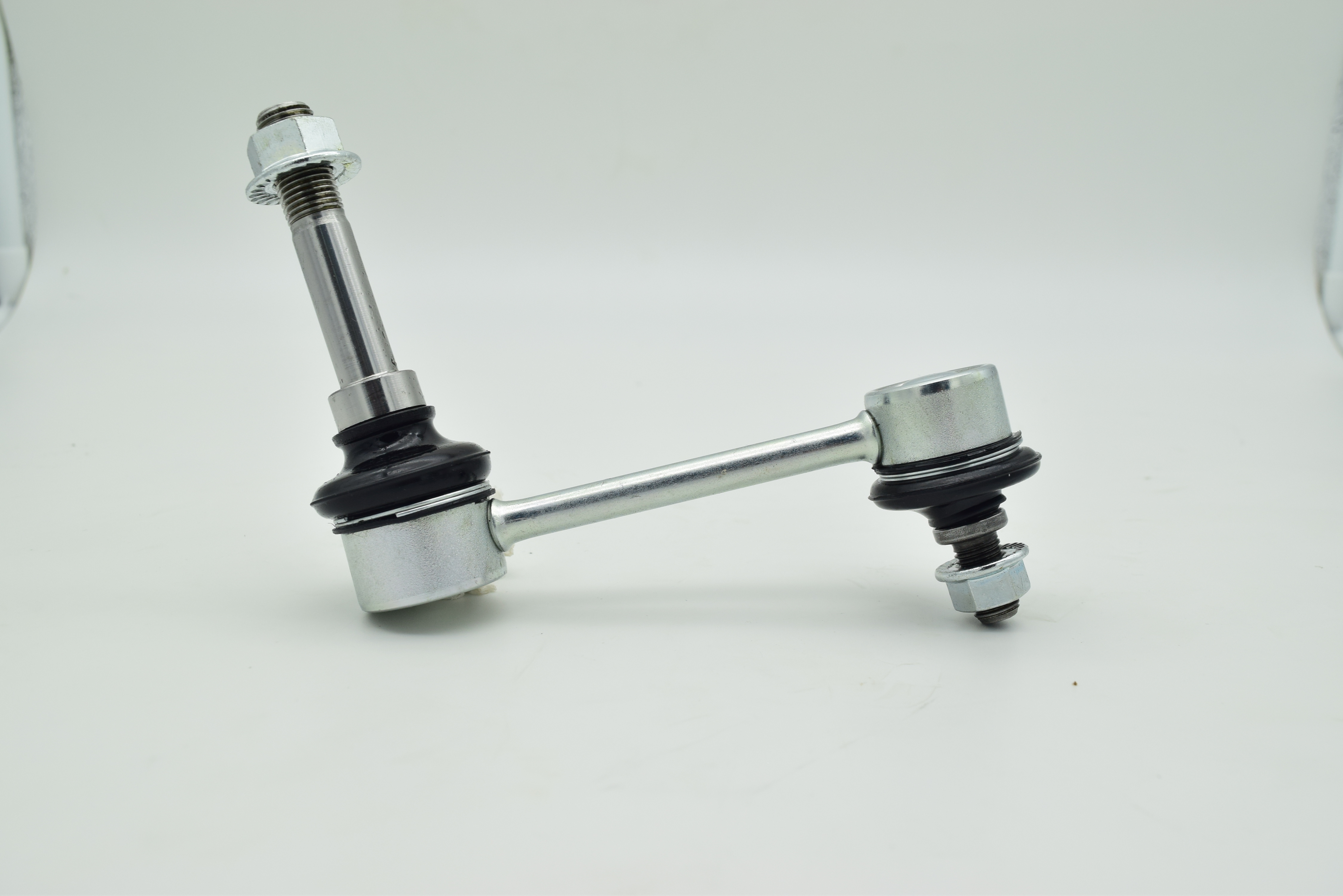 ลูกหมากกันโคลงหน้า TOYOTA MARK II GX100, JZX100, JZX101 1996-2000 โตโยต้า / ขนาด ยาว A 107 mm. เกลียวเสื้อ B 10 mm. ตัวเลขบอกทิศ C 12' / 3L-3830 / ยี่ห้อ 333 (1คู่ 2 ตัว) (STABILIZER LINK FRONT) (ซ้าย / ขวา)