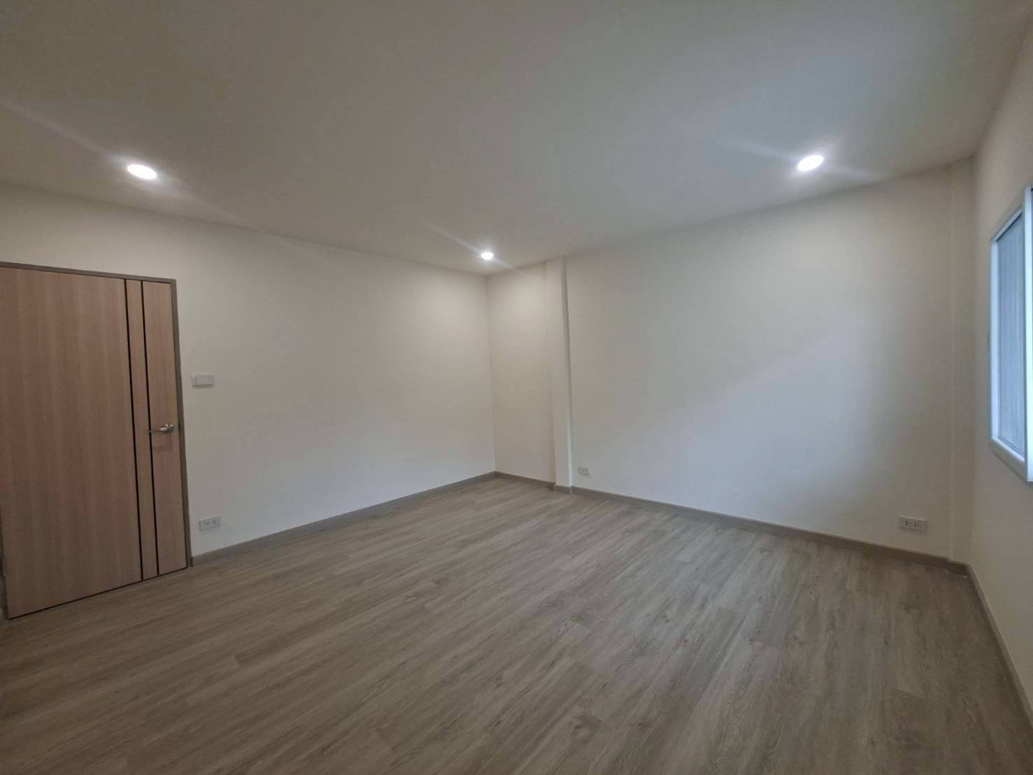 ขายทาวน์เฮ้าส์ 2 ชั้น ซอยอุดมสุข 47 รีโนเวทใหม่ทั้งหลังพร้อมอยู่ (N.1925)