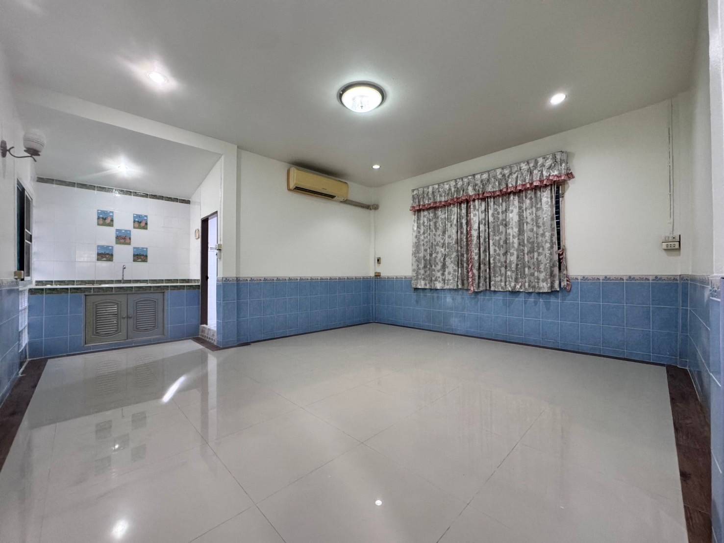 ให้เช่าบ้านเดี่ยว หมู่บ้านรัตนธานี ใกล้เมกะบางนา บางพลี สมุทรปราการ (N.1494)