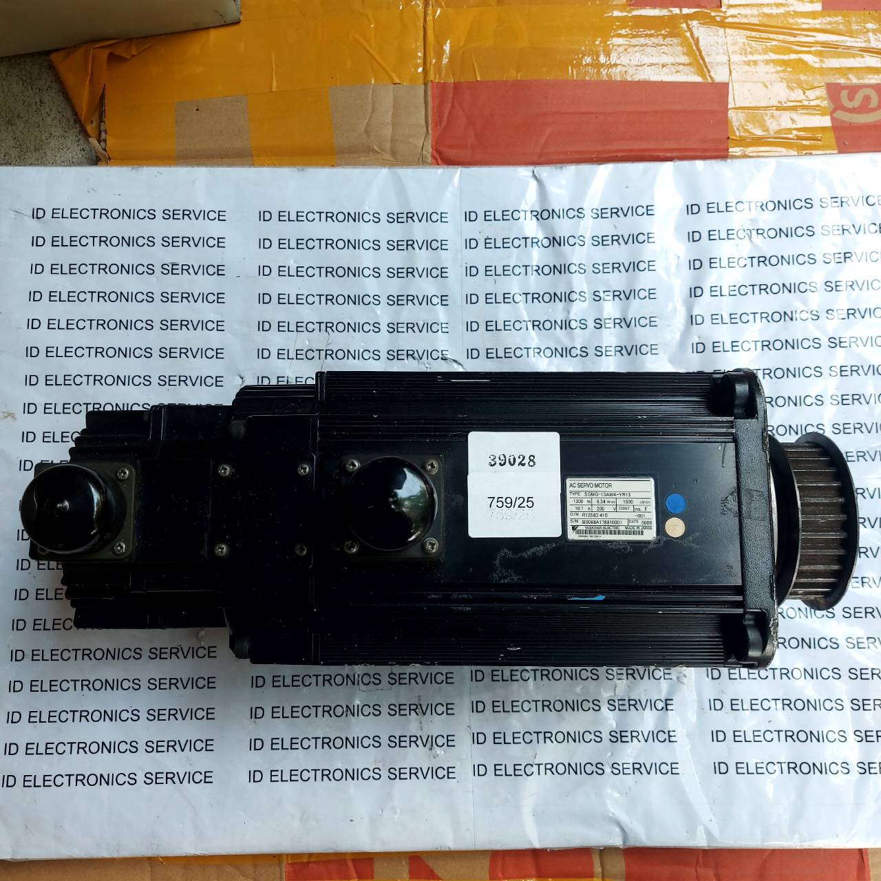 SERVO MOTOR "YASKAWA" MODEL : SGMG-13AWA-YR13