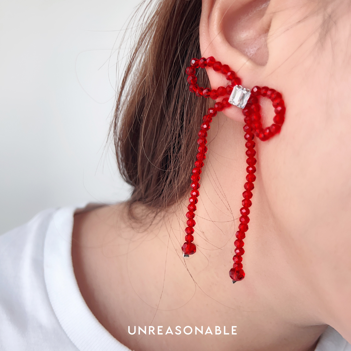 ต่างหูโบว์ สีแดง Red Glass Bead ต่างหูคลิป ต่างหูก้านเงินแท้ UA0925-04 Unreasonable Accessories