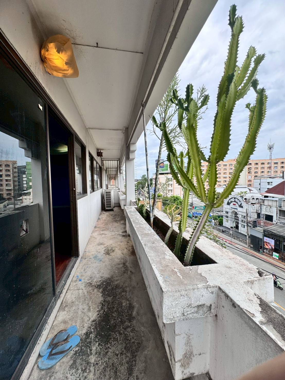 ให้เช่าอาคารพาณิชย์หลังมุม 2 คูหา 4 ชั้น ถนนอุดมสุข ทำเลดี (N.1865)