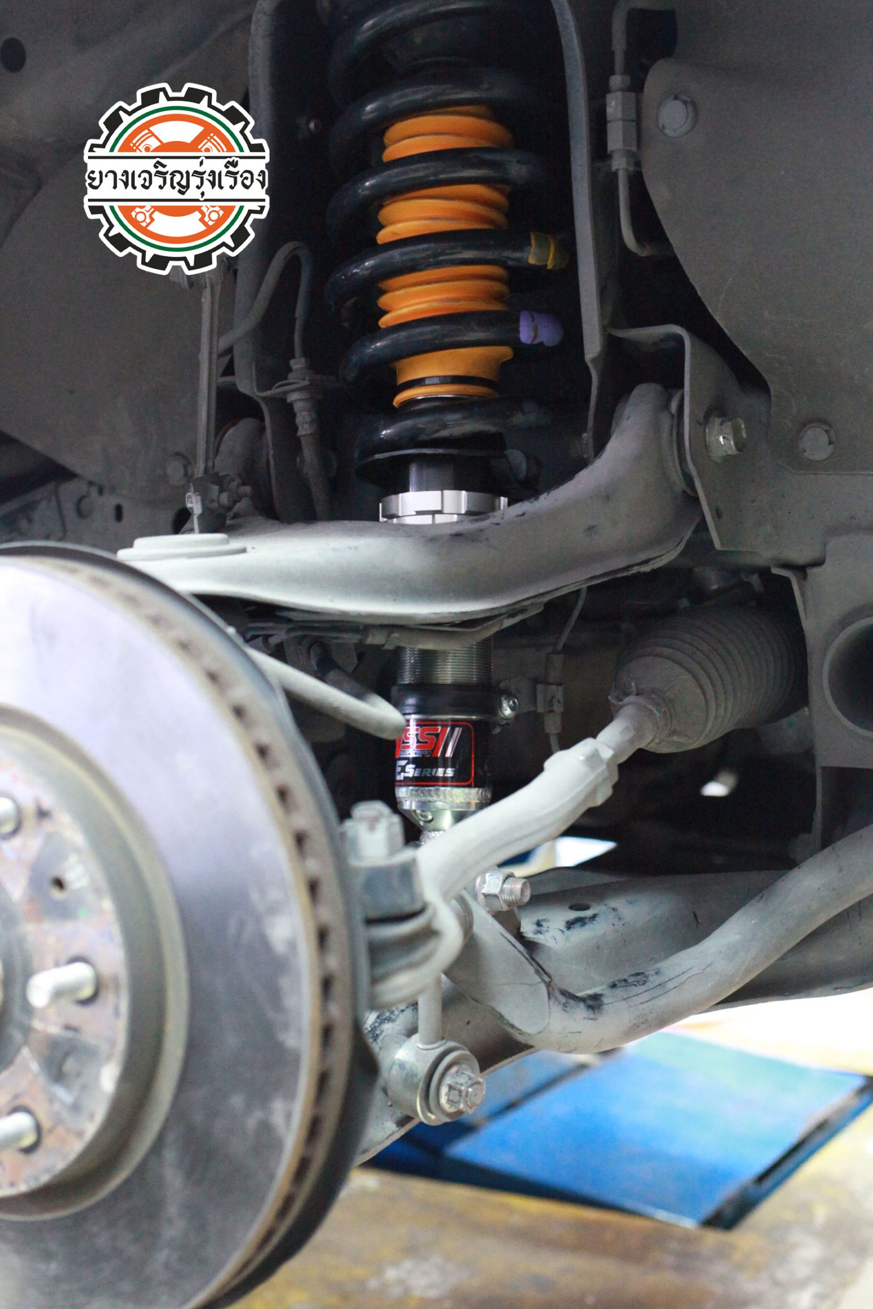 MITSUBISHI PAJERO SPORT โช๊คอัพเดิมติดรถยนต์เสื่อมสภาพ มีอาการย้วยโยน เข้ารับบริการเปลี่ยนยางรถยนต์ เลยได้โอกาสเปลี่ยนโช๊คอัพไปด้วยเลย เลือกตัวนุ่ม พรีเมียม [+] 𝙔𝙎𝙎 𝙀 𝙎𝙀𝙍𝙄𝙀𝙎 เซ็ทโช๊คอัพ หน้า/หลัง = 19,800 บาท ล้อเดิม ยางเดิม ก็ขับสนุกได้ [+] พร้อมบริการติดตั้ง + Set up ให้เหมาะกับยาง [+] ขับสนุกด้วยบริการ ตั้งศูนย์ละเอียดให้เหมาะกับการใช้งานและลักษณะของช่วงล่าง ——————————— #ติดต่อเรา ยางรถยนต์ บริการรถยนต์ 08-6569-1915 โช๊คอัพช่วงล่างรถยนต์ ตั้งศูนย์ 08-6544-5963 𝙊𝙪𝙧 𝙎𝙚𝙧𝙫𝙞𝙘𝙚 บริการทางร้าน เรารับทำอะไรบ้าง 🔧 ติดตั้งยางแบบไร้รอย 100% 🔧 บริการสลับยาง ตามอายุ 🔧 มียางรถยนต์ทุกยี่ห้อให้เลือกซื้อ 🔧 เช็คช่วงล่าง แก้ปัญหาให้ตรงจุด 🔧 บริการล้างลิ้นปีกผีเสื้อ 🔧 บริการเช็คระยะรถยนต์ 🔧 เปลี่ยนถ่ายของเหลวทั้งระบบ 🔧 ตั้งศูนย์ด้วยเครื่อง HUNTER นำเข้าจาก USA #รถยนต์มีปัญหาไม่รู้ต้องแก้ตรงไหน ทางเรายินดี ตรวจหาปัญหาและหาวิธีแก้ บอกลูกค้าก่อนลงมือทำเสมอราคาเป็นธรรมไม่เอาเปรียบ สบายใจคุณลูกค้า ———————————- ดูแลให้คำปรึกษาทุกปัญหาคาใจ ไม่ทิ้งลูกค้า มีบริการหลังการขาย 【ให้ผู้เชี่ยวชาญของเรา ดูแลรถคุณ】 ร้านยางเจริญรุ่งเรือง ยินดีต้อนรับครับ —————————————– 𝙔𝙎𝙎 𝙀 𝙎𝙚𝙧𝙞𝙚𝙨 นุ่มนวลพรีเมี่ยม #Setupพร้อมตั้งศูนย์ ⚜️เทพเจ้าโช๊คอัพ YSS กับโช๊คตัวเรือธง E Series : Luxury Premium เปลี่ยนรถย้วยเป็นนุ่มนวลไม่โยนให้กวนใจ⛵️ #𝗨𝗽𝗴𝗿𝗮𝗱𝗲☄️ 🆙 ความเฟริม 🆙 เข้าโค้งมั่นใจ 🆙 กระชับขับสนุก 🆙 เก็บรอยต่อถนนดีเยี่ยม #แก้ไขอาการ ❌ โช๊คอัพแก้อาการโยน ❌ เข้าโค้งย้วย ❌ เมารถ 🔧Service ✅ ฟรี บริการติดตั้งโช๊อคัพ ✅ ฟรี บริการ Set up โช๊คอัพให้เหมาะกับการใช้งาน ✅ ฟรี ตั้งศูนย์ให้แม็ช กับช่วงล่างและยาง(เครื่อง HUNTER USA ความแม่นยำสูง) 🚙รีดพลังช่วงล่างมาใช้งานได้มากที่สุดด้วยการตั้งศูนย์ให้ยางรถยนต์ ช่วงล่าง ทุกอย่างแมชท์เข้าด้วยกัน💯 ลูกค้าสามารถสอบถามรายละเอียด หรือแนะนำรุ่นโช๊คอัพให้เหมาะสมกับการใช้งานได้ทางข้อความ หรือ โทร. ยางรถยนต์ บริการรถยนต์ 08-6569-1915 โช๊คอัพช่วงล่างรถยนต์ ตั้งศูนย์ 08-6544-5963 ยินดีต้อนรับครับ🙏🙏🙏 #YSS #วายเอสเอส #โช๊คอัพรถยนต์ #ช่วงล่างรถยนต์ #ร้านยางเจริญรุ่งเรือง #นนทบุรี #งามวงศ์วาน #ซ่อมบำรุงช่วงล่างรถยนต์