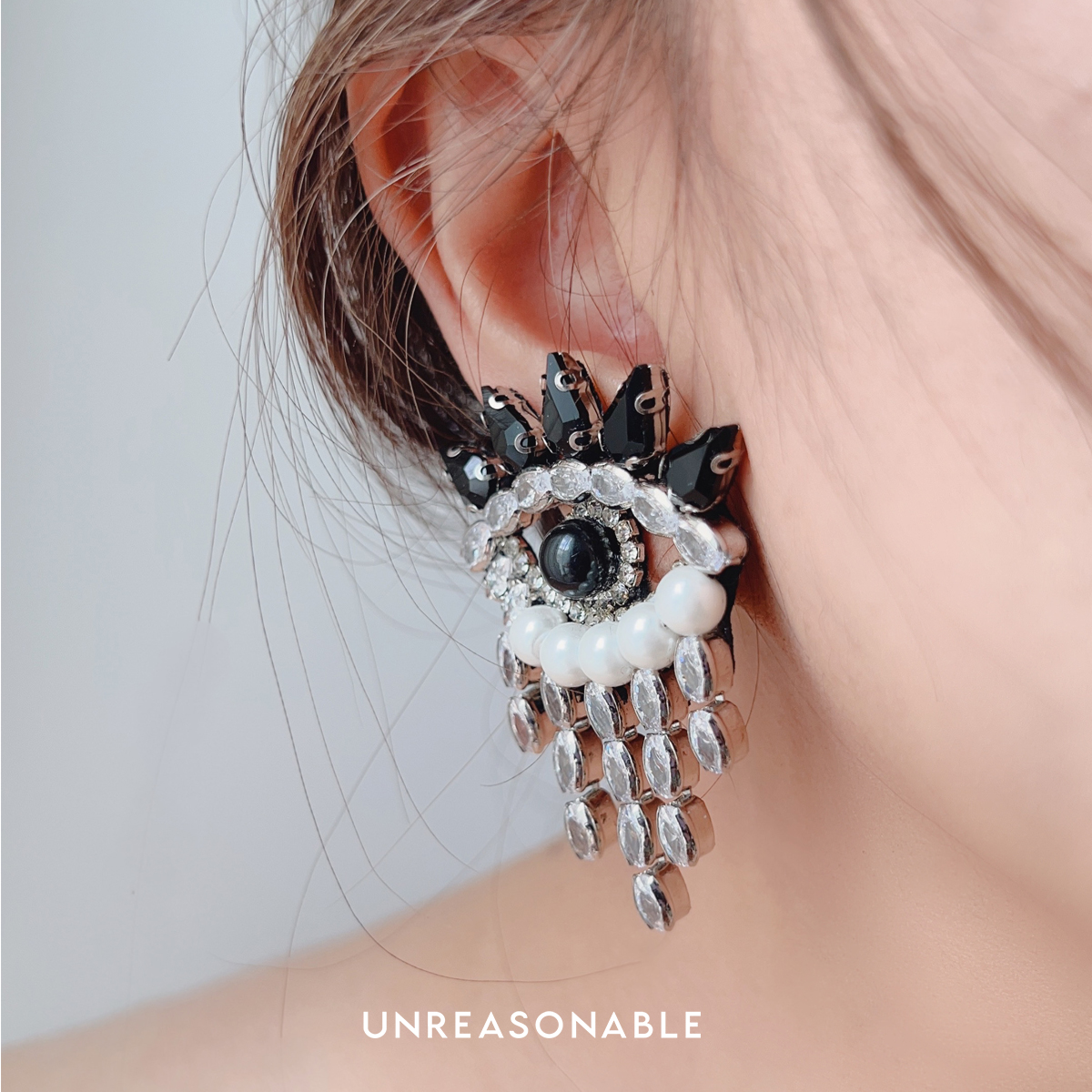 The Eye Earring with Crystal Tear Drop Earrings ต่างหูคลิป ต่างหูก้านเงินแท้ UA0980-01 Unreasonable Accessories