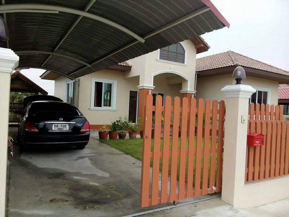 ขายบ้านเดี่ยว พฤกษาแลนด์ หนองชาก บ้านบึง ชลบุรี ราคาดีที่สุดในย่านนี้! เพียง 2.99 ล้านบาท บนพื้นที่กว้างขวางถึง 93.4 ตร.ว. ขนาด 2 ห้องนอน 2 ห้องน้ำ พร้อมห้องครัว ห้องทานข้าว และห้องรับแขก แถมเฟอร์นิเจอร์และแอร์ 2 เครื่อง จอดรถสบายๆ ได้ถึง 7 คัน! (ในบ้าน 4