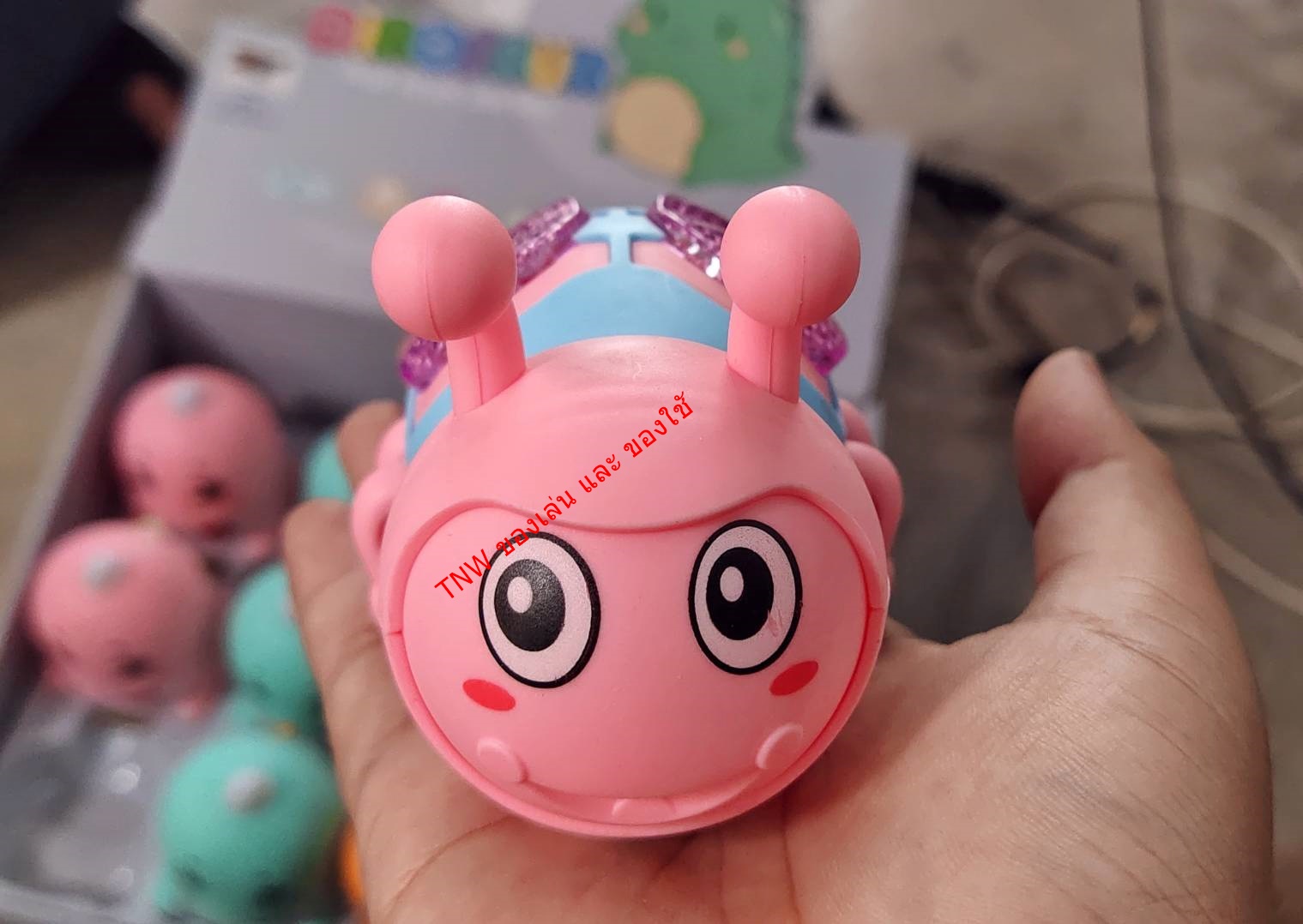 ของเล่นไขลาน ตุ๊กตาไขลาน ผึ้งไขลาน ไดโนเสารไขลาน มีหลายสี แบบคละสี