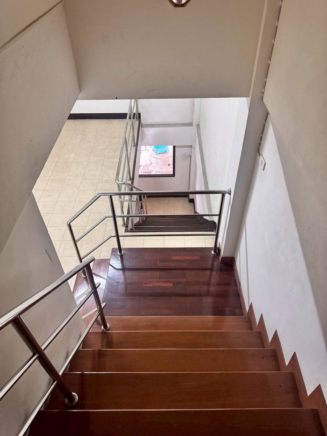 ให้เช่าอาคารพาณิชย์หลังมุม 2 คูหา 4 ชั้น ถนนอุดมสุข ทำเลดี (N.1865)