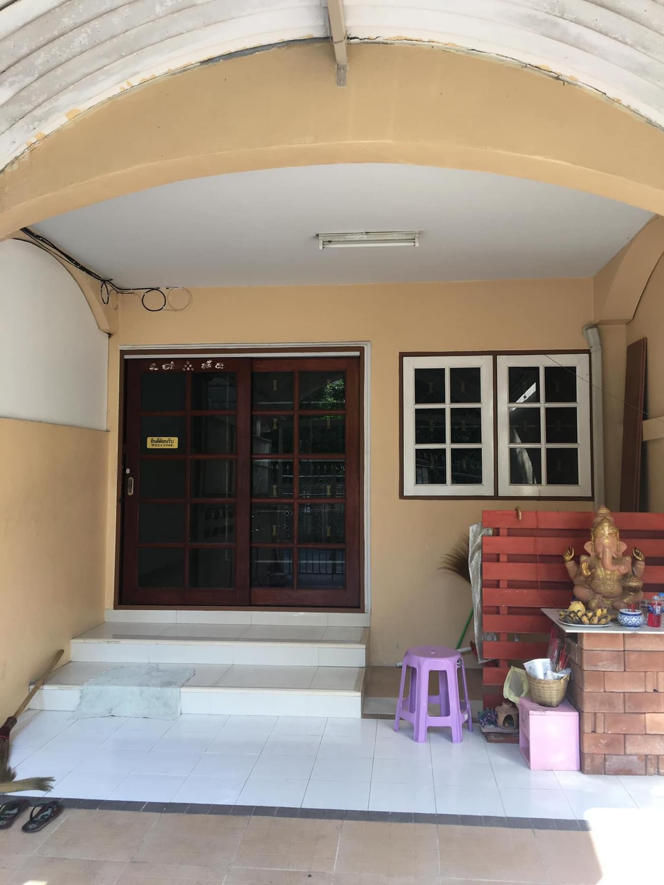 ให้เช่าทาวน์โฮม 3 ชั้น ห่างจาก MRT ลาดพร้าวเพียง 150 เมตร (N.1335)