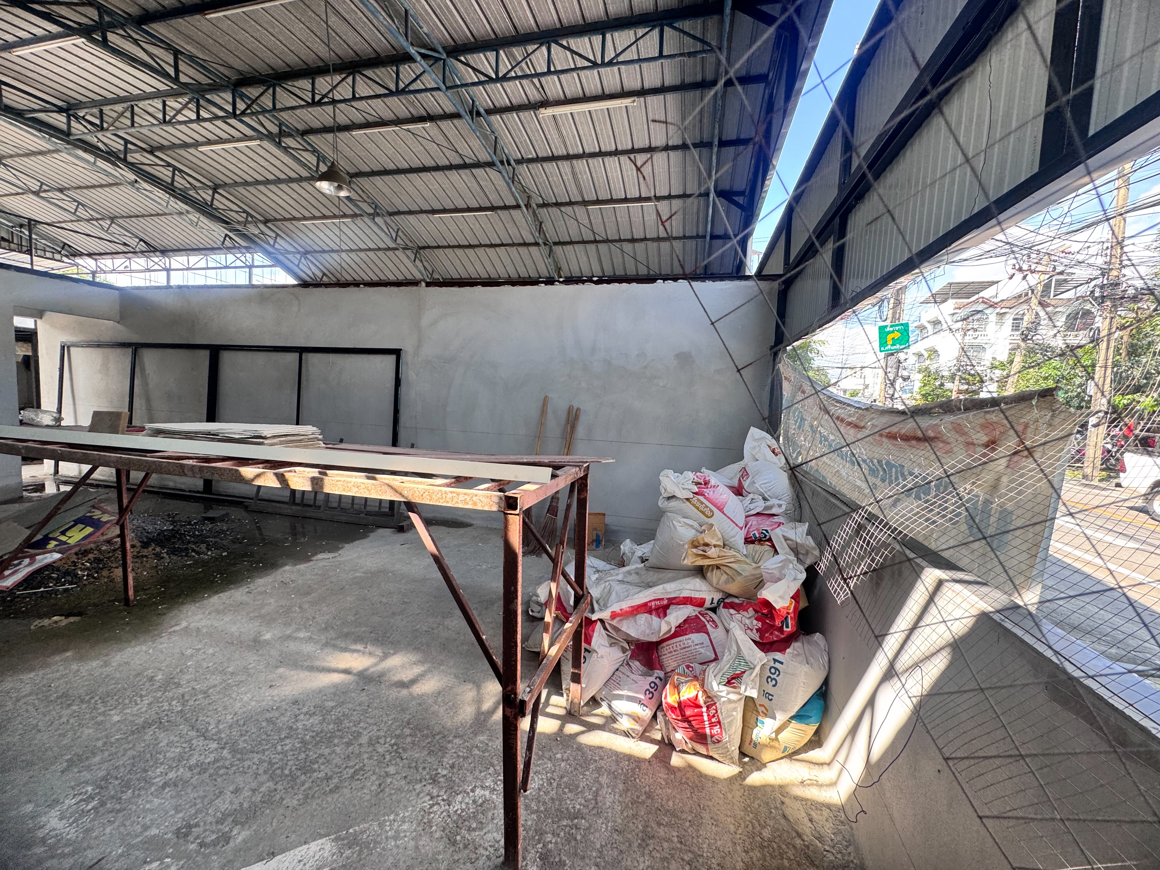 ให้เช่าโกดังซอยสุขุมวิท105 พื้นที่ 50 ตรว. โกดังลาซาล (N.1020)